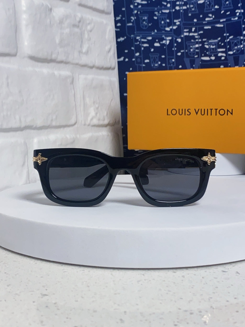 Louis Vuitton Square Black Lens Sunglasses for Men & Women - 486224 - detail image 2