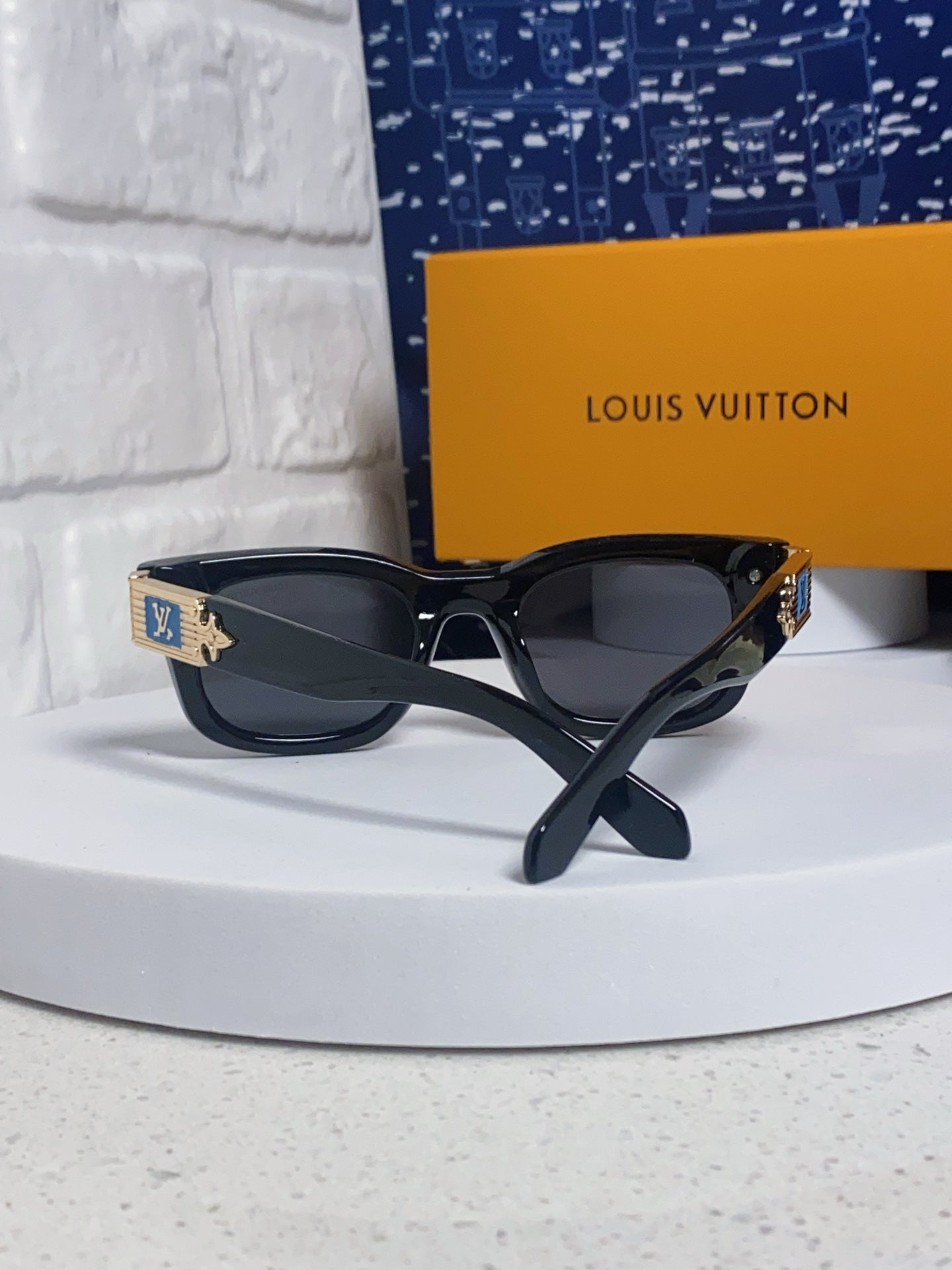 Louis Vuitton Square Black Lens Sunglasses for Men & Women - 486224 - detail image 3