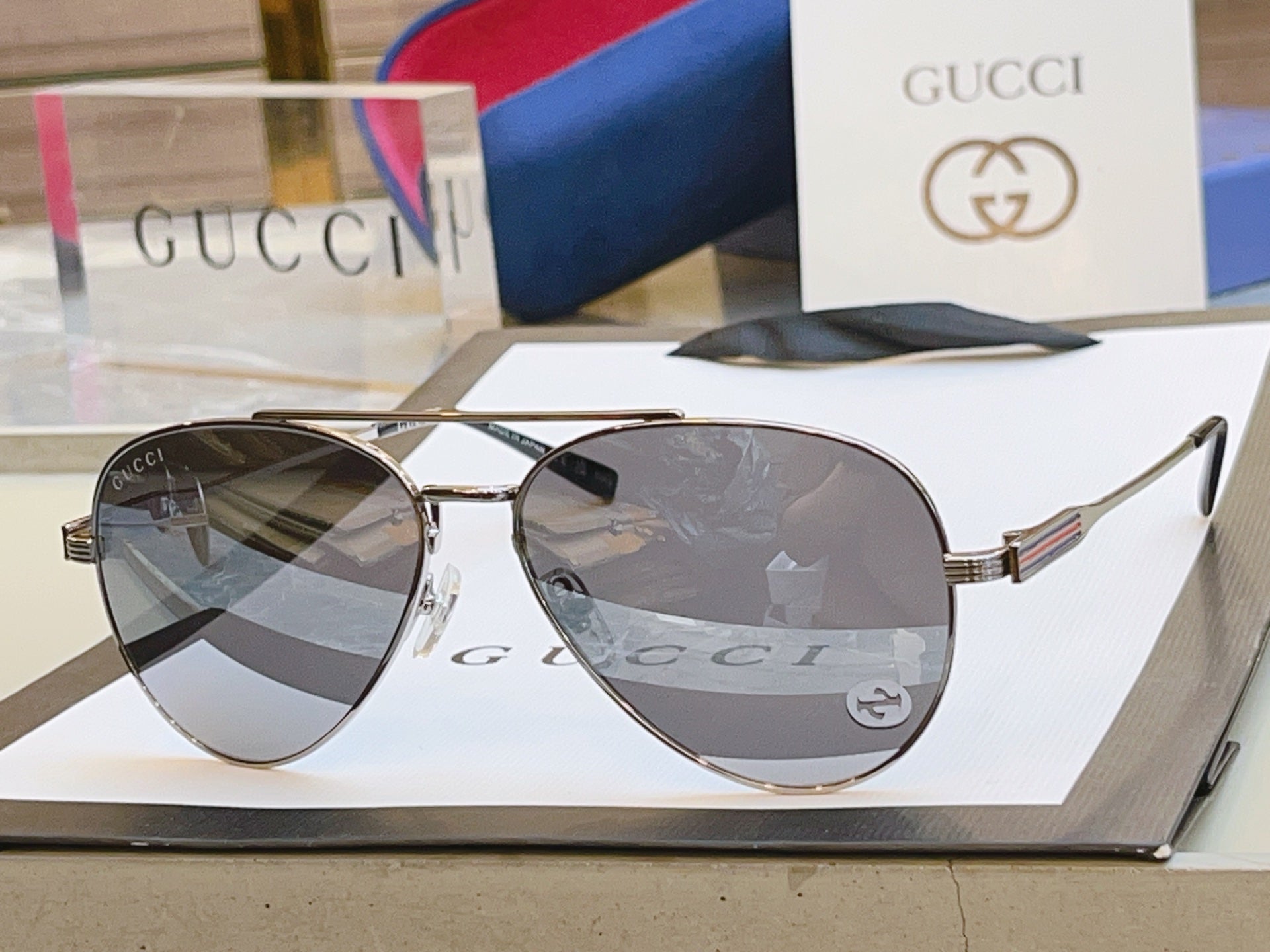 Gucci GG1874S Fashion Gray Lens Sunglasses for Men & Women - detail image 3