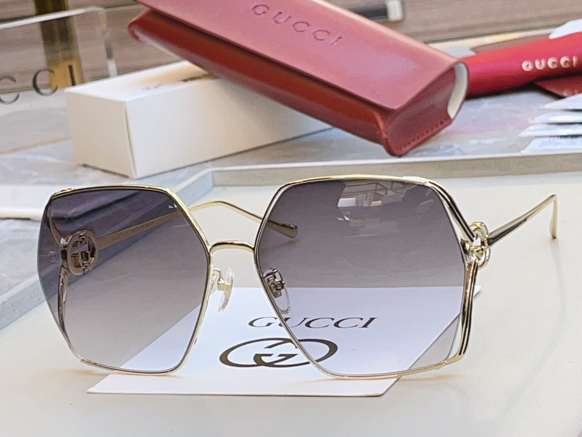 Gucci GG1322SA Fashion Pink Lens Sunglasses for Men & Women - detail image 4