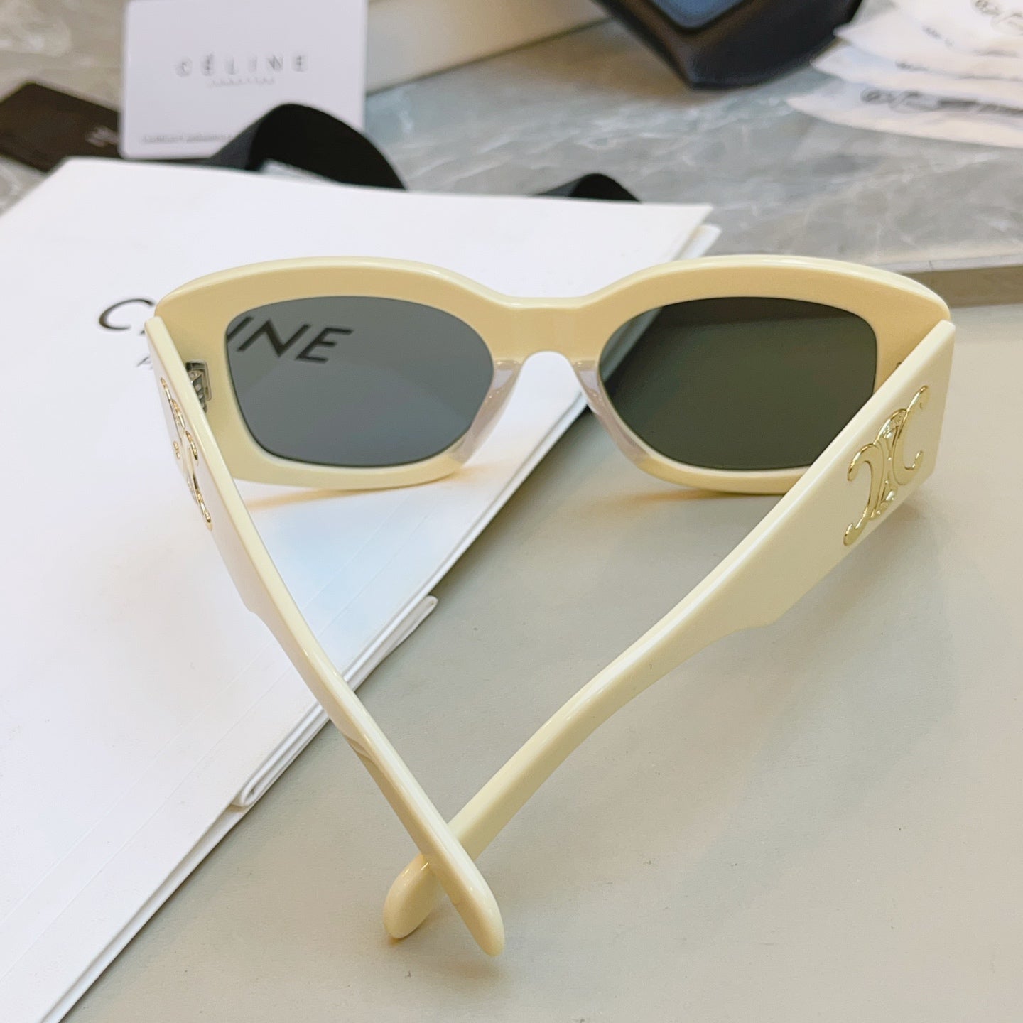 Celine CL40282U Fashion Brown Lens Sunglasses for Men & Women - detail image 8