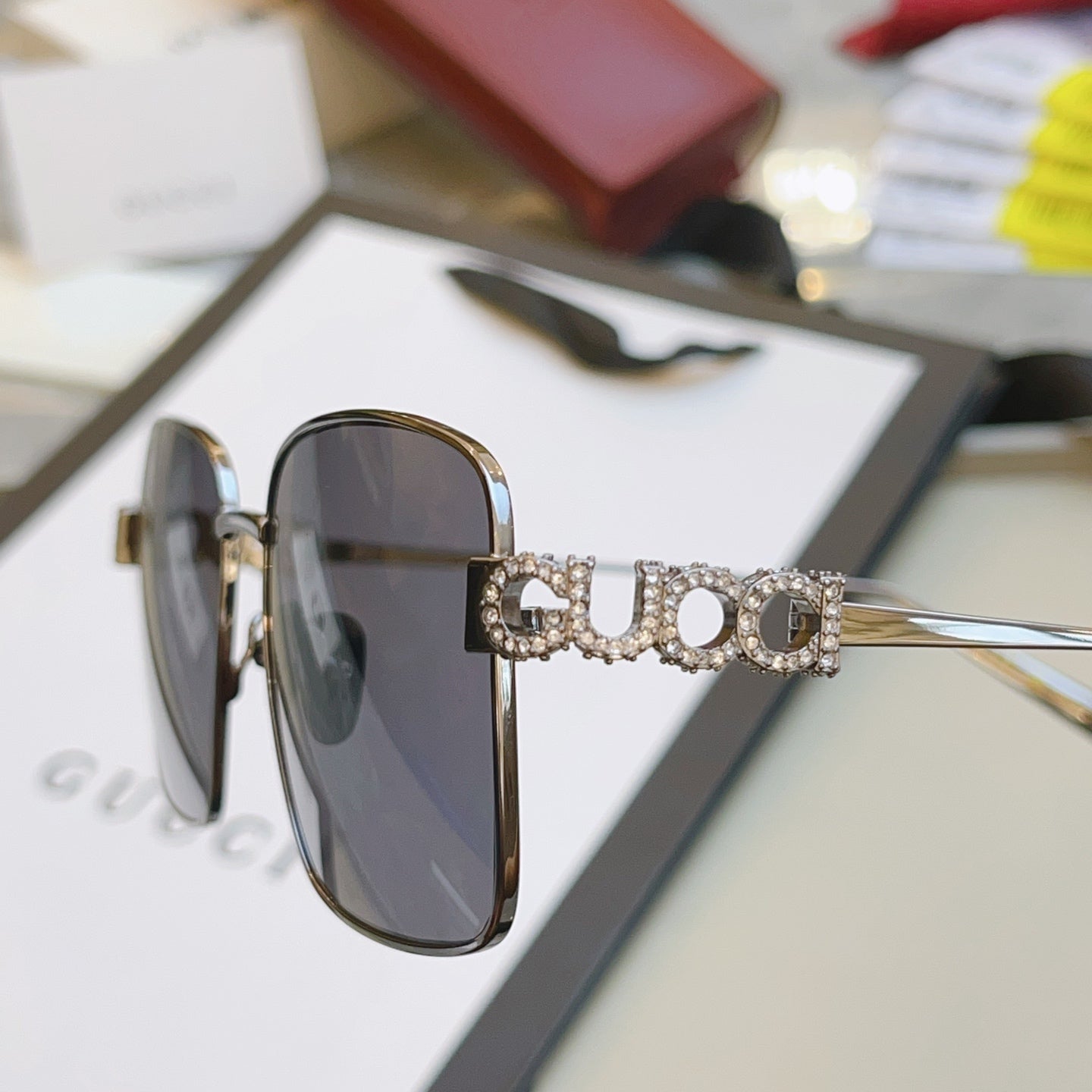 Gucci GG1937S Fashion Gray Lens Sunglasses for Men & Women - detail image 8
