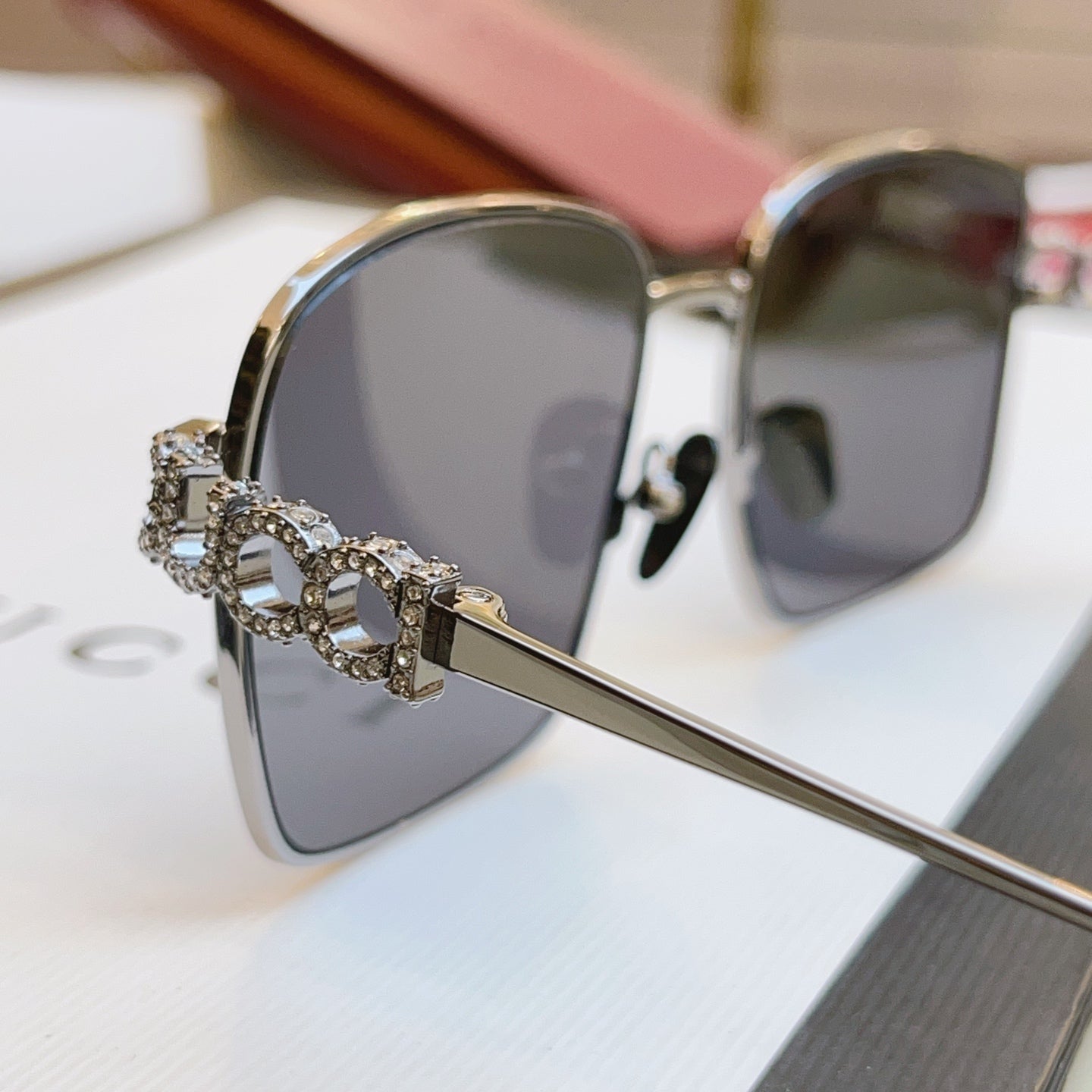 Gucci GG1937S Fashion Gray Lens Sunglasses for Men & Women - detail image 7
