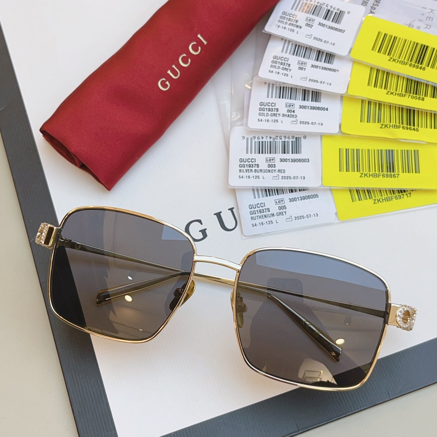 Gucci GG1937S Fashion Gray Lens Sunglasses for Men & Women - detail image 4