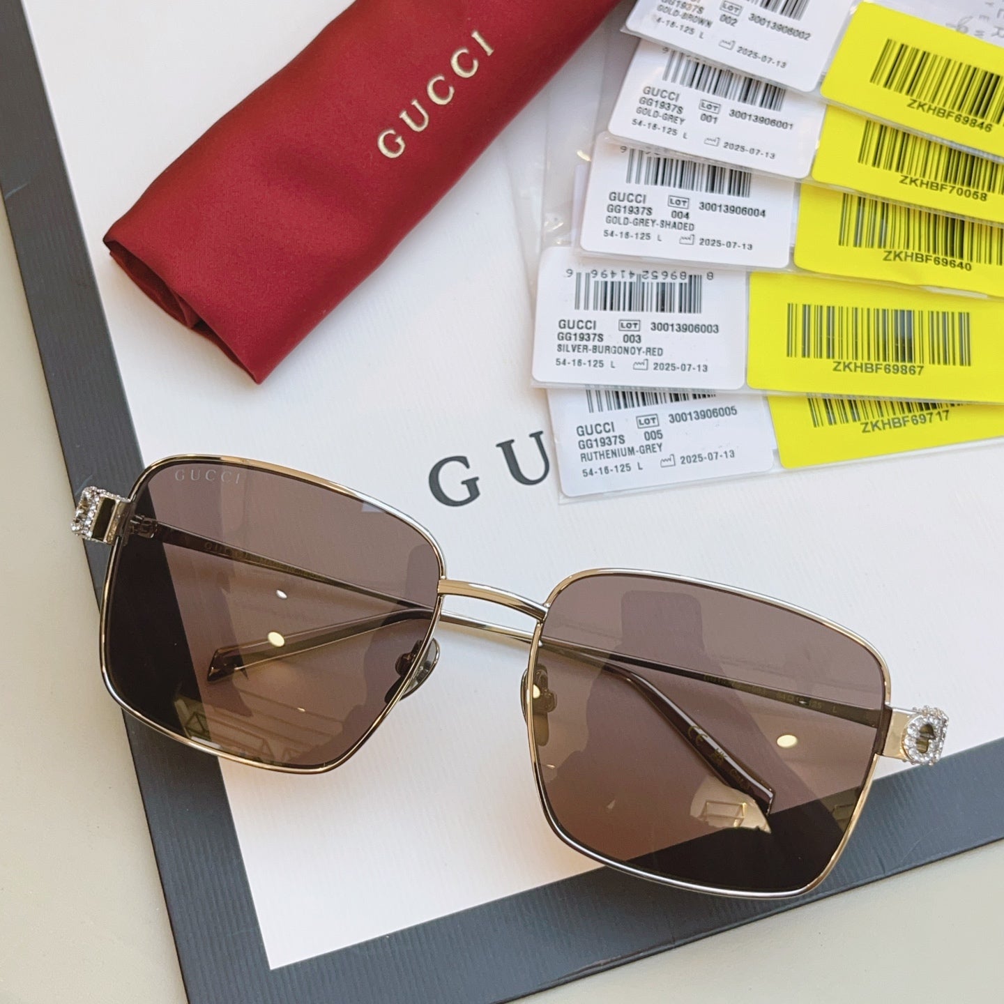 Gucci GG1937S Fashion Gray Lens Sunglasses for Men & Women - detail image 5