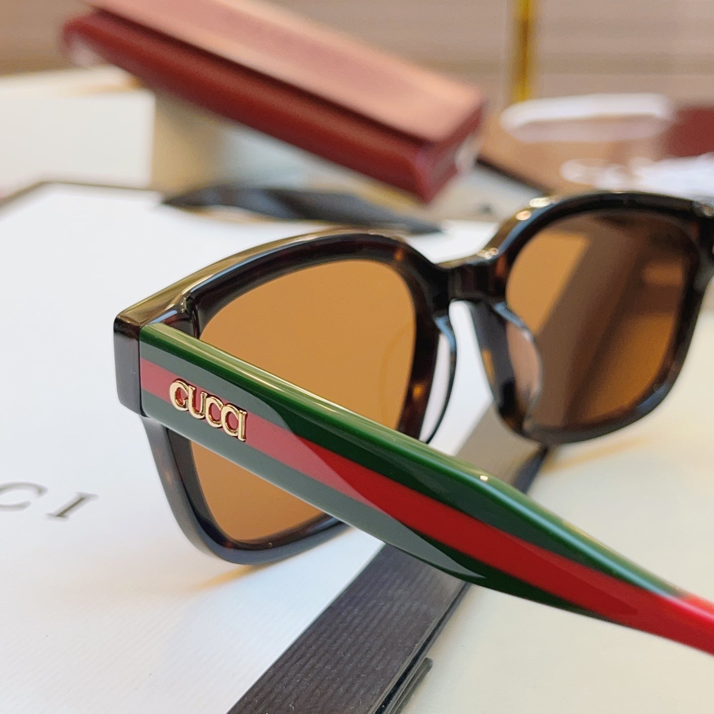 Gucci GG1872S Fashion Gray Lens Sunglasses for Men & Women - detail image 7