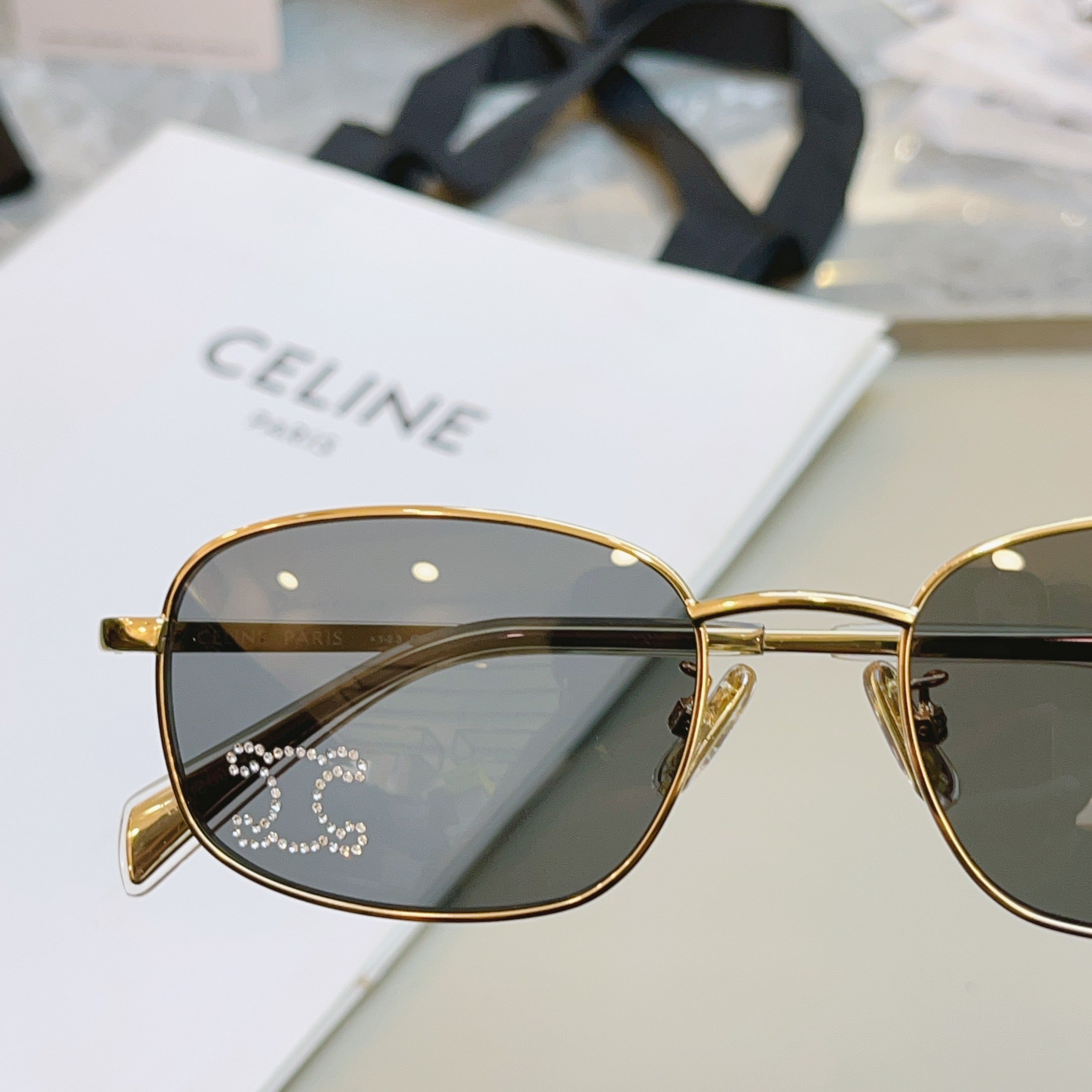 Celine CL40285U Fashion Brown Lens Sunglasses for Men & Women - detail image 3