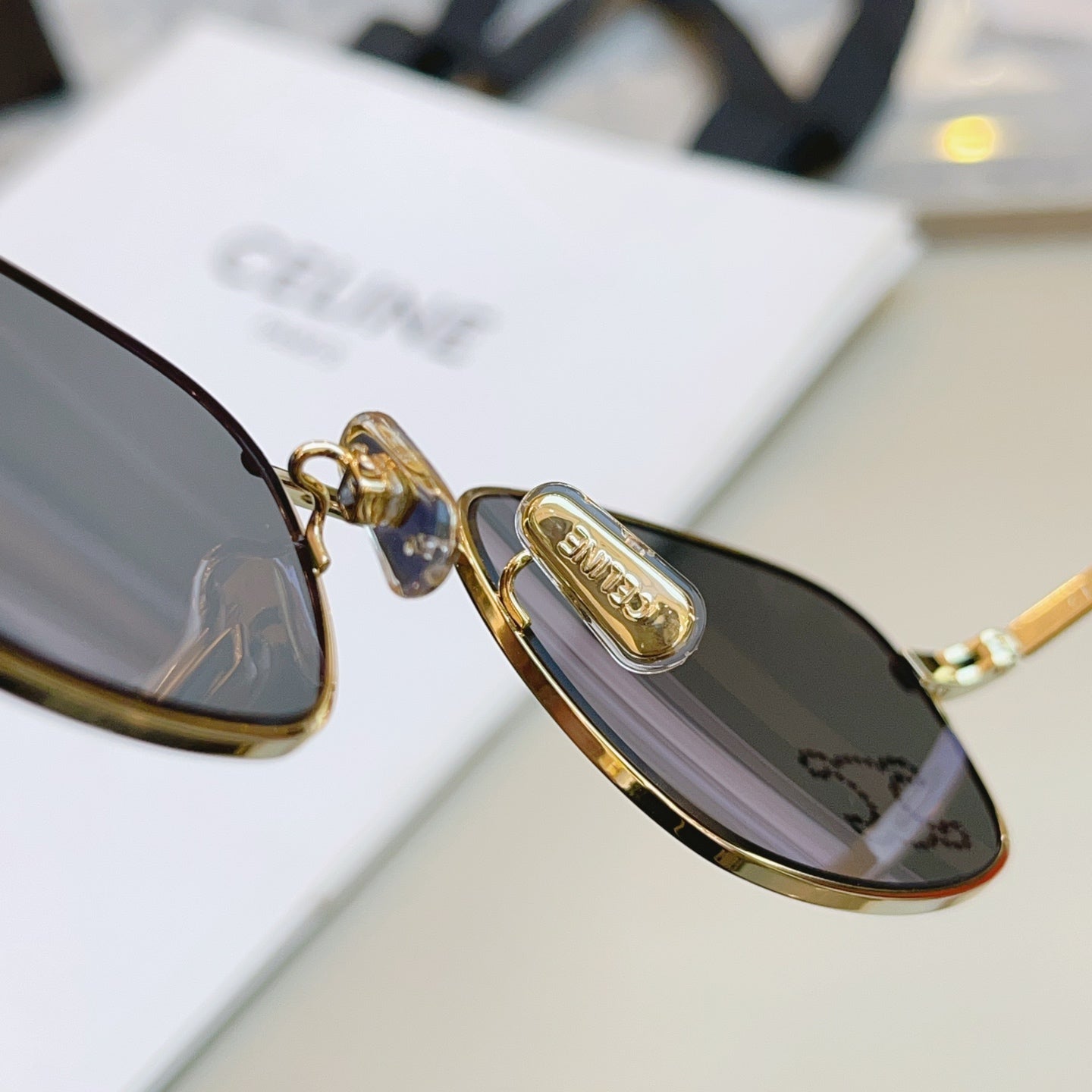 Celine CL40285U Fashion Brown Lens Sunglasses for Men & Women - detail image 4