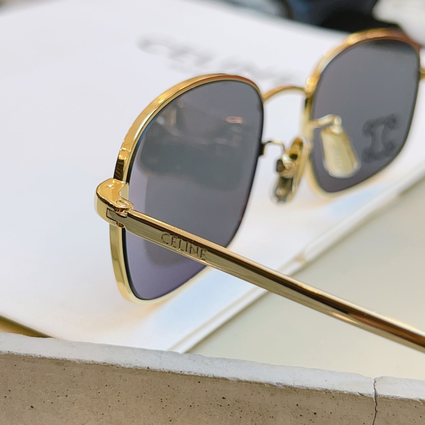 Celine CL40285U Fashion Brown Lens Sunglasses for Men & Women - detail image 6