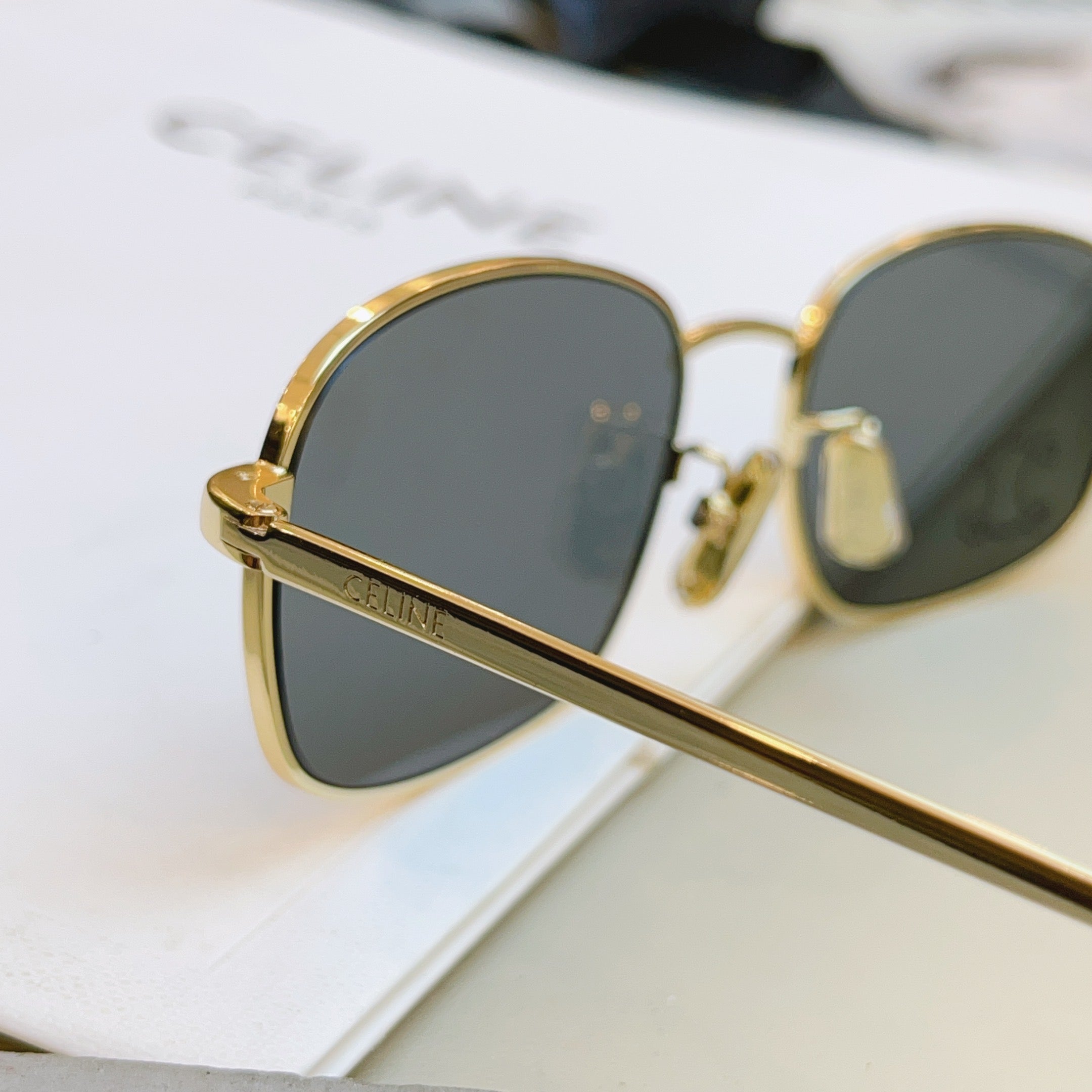 Celine CL40285U Fashion Brown Lens Sunglasses for Men & Women - 415637 - detail image 6