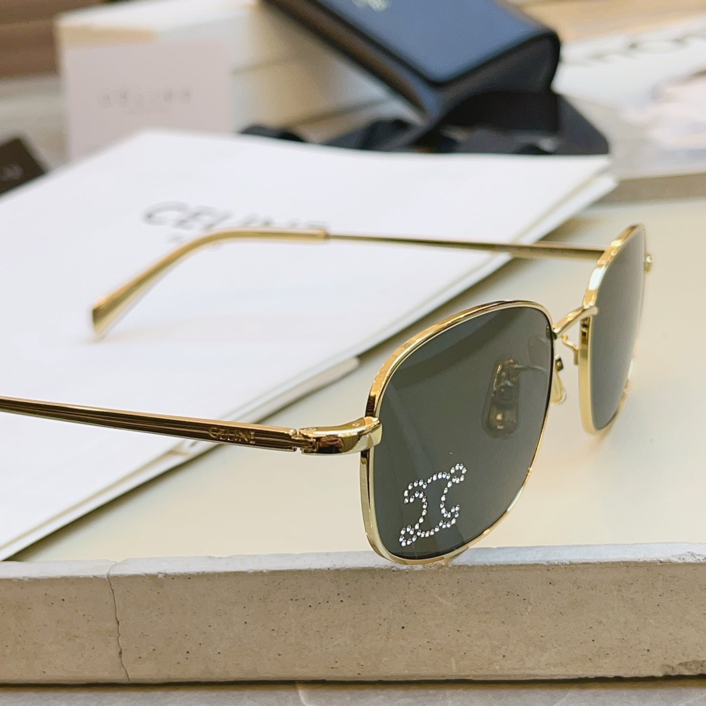 Celine CL40285U Fashion Brown Lens Sunglasses for Men & Women - 415637 - detail image 3