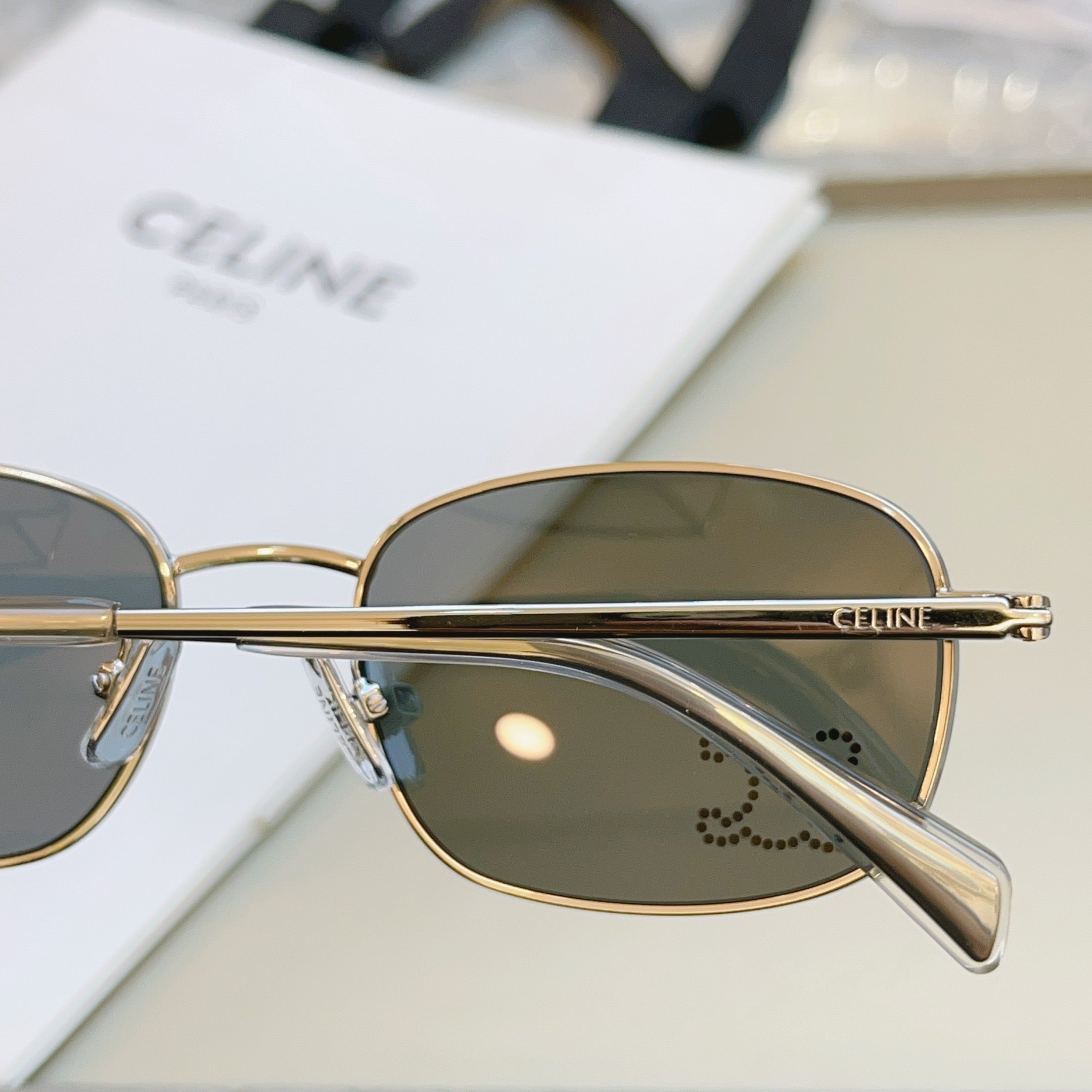 Celine CL40285U Fashion Brown Lens Sunglasses for Men & Women - 415638 - detail image 4