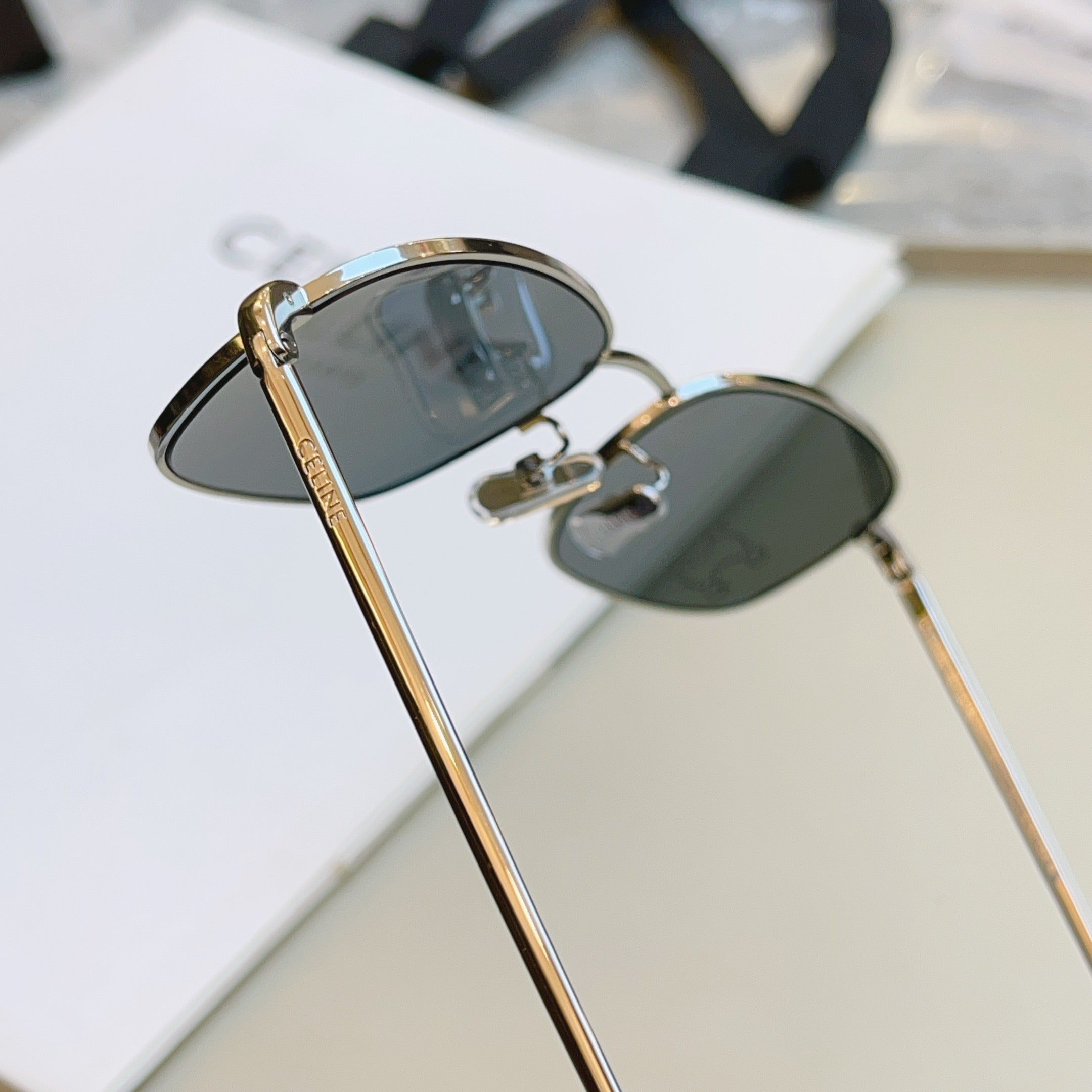 Celine CL40285U Fashion Brown Lens Sunglasses for Men & Women - 415638 - detail image 8
