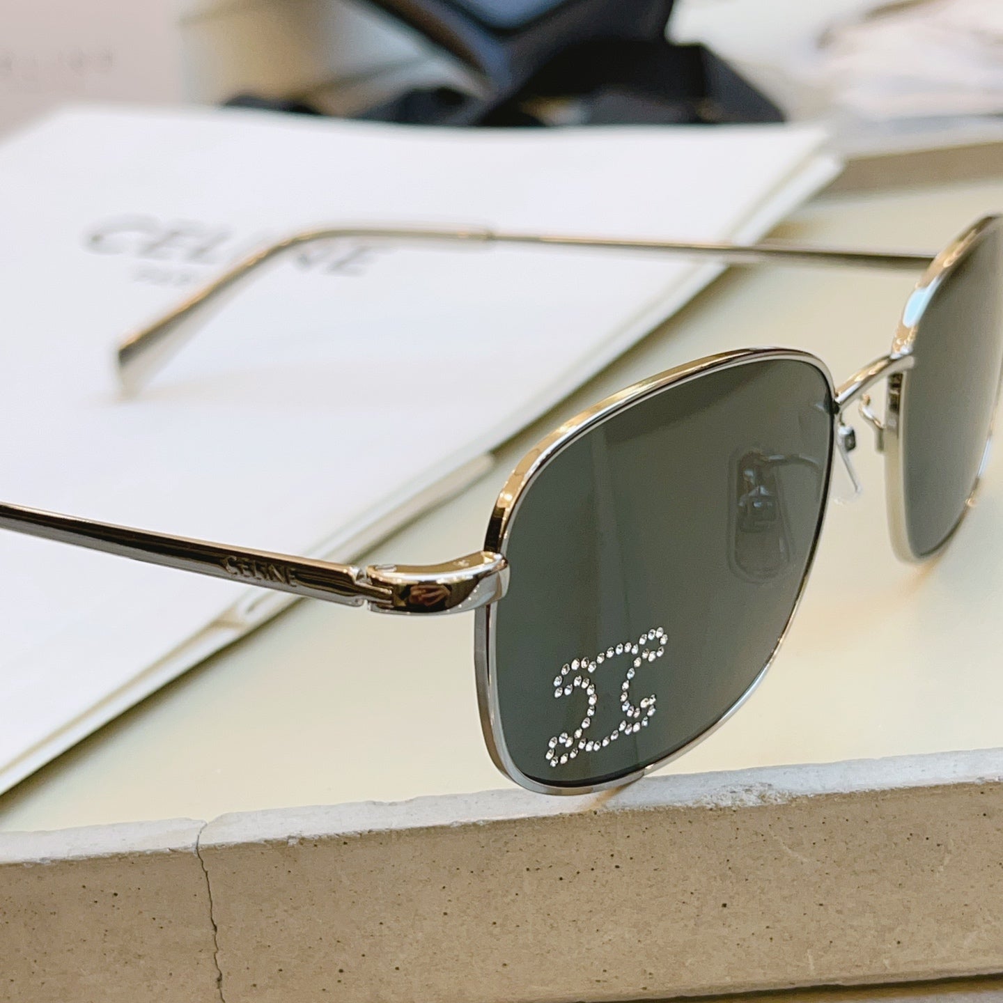 Celine CL40285U Fashion Brown Lens Sunglasses for Men & Women - 415638 - detail image 6