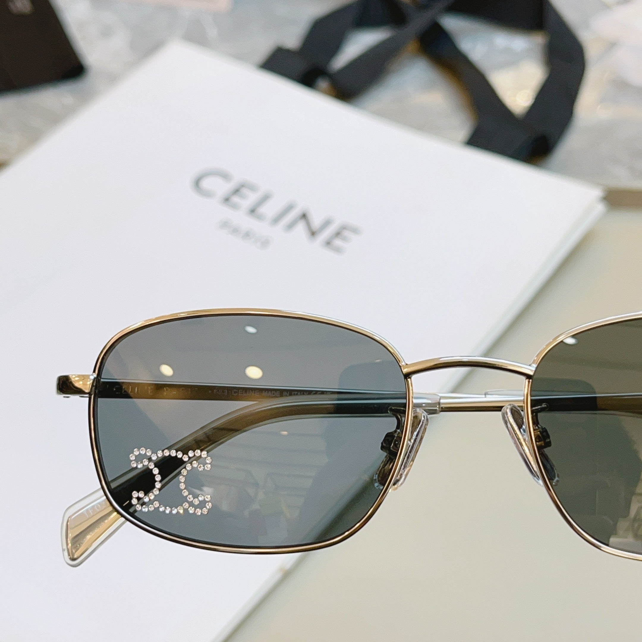 Celine CL40285U Fashion Brown Lens Sunglasses for Men & Women - 415638 - detail image 3
