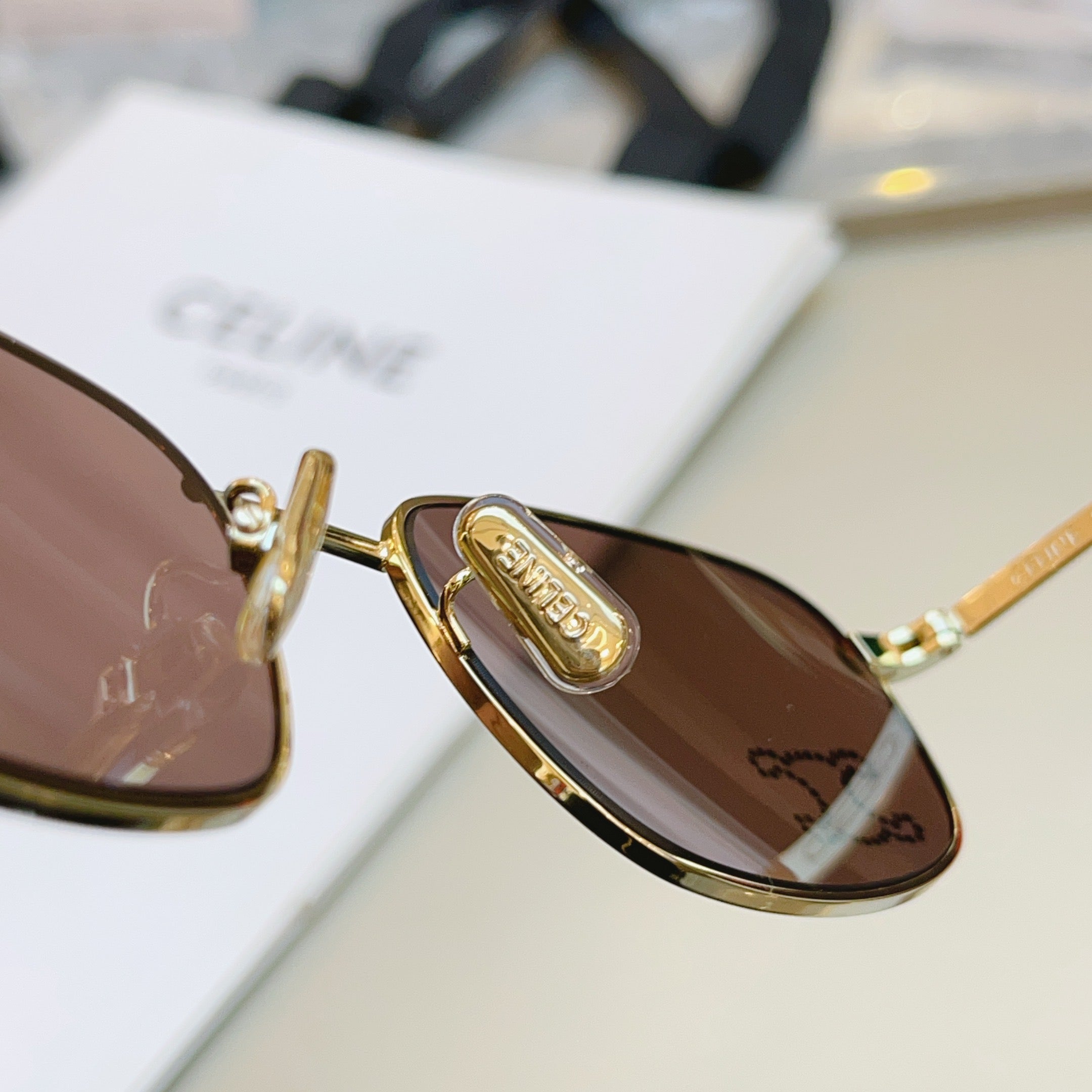 Celine CL40285U Fashion Brown Lens Sunglasses for Men & Women - 415639 - detail image 6