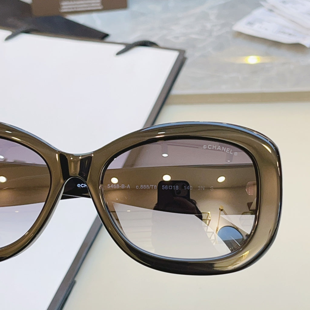 Chanel CH5468-B-A Fashion Silver Lens Sunglasses for Men & Women - detail image 8