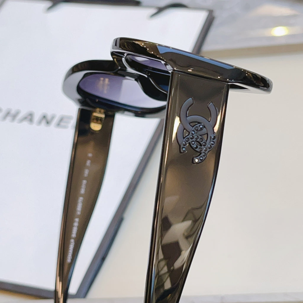 Chanel CH5468-B-A Fashion Silver Lens Sunglasses for Men & Women - detail image 7