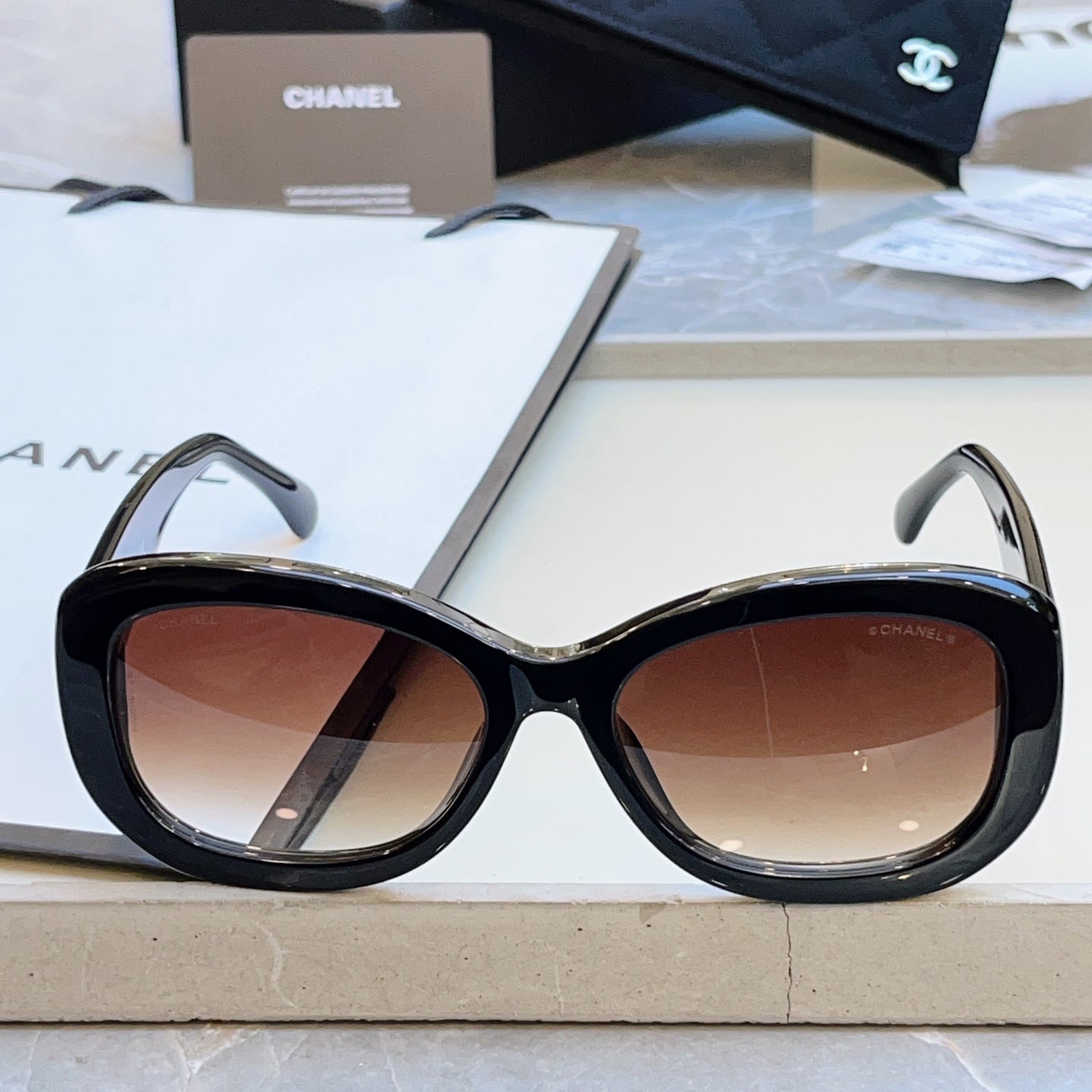 Chanel CH5468-B-A Fashion Black Lens Sunglasses for Men & Women - 493603 - detail image 9