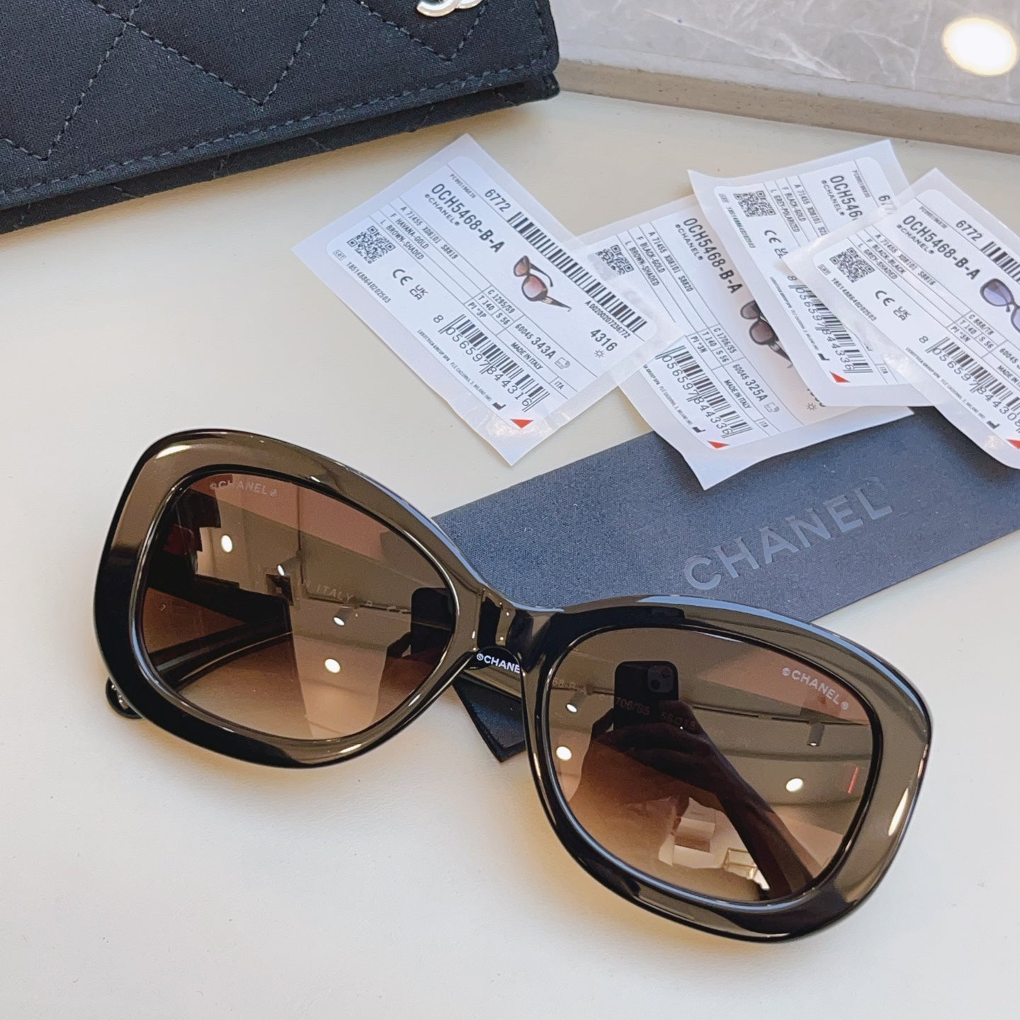 Chanel CH5468-B-A Fashion Black Lens Sunglasses for Men & Women - 493603 - detail image 3