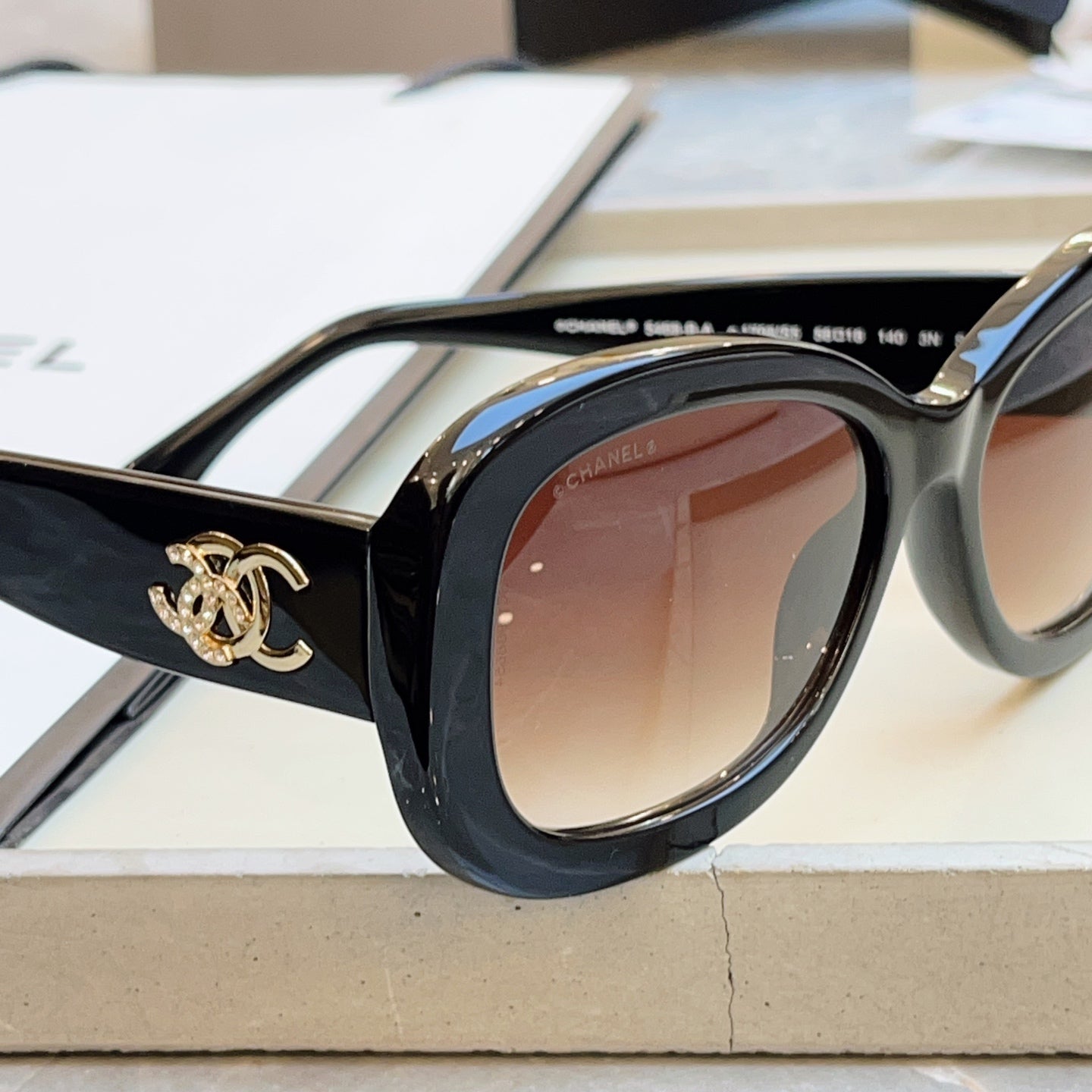 Chanel CH5468-B-A Fashion Black Lens Sunglasses for Men & Women - 493603 - detail image 8