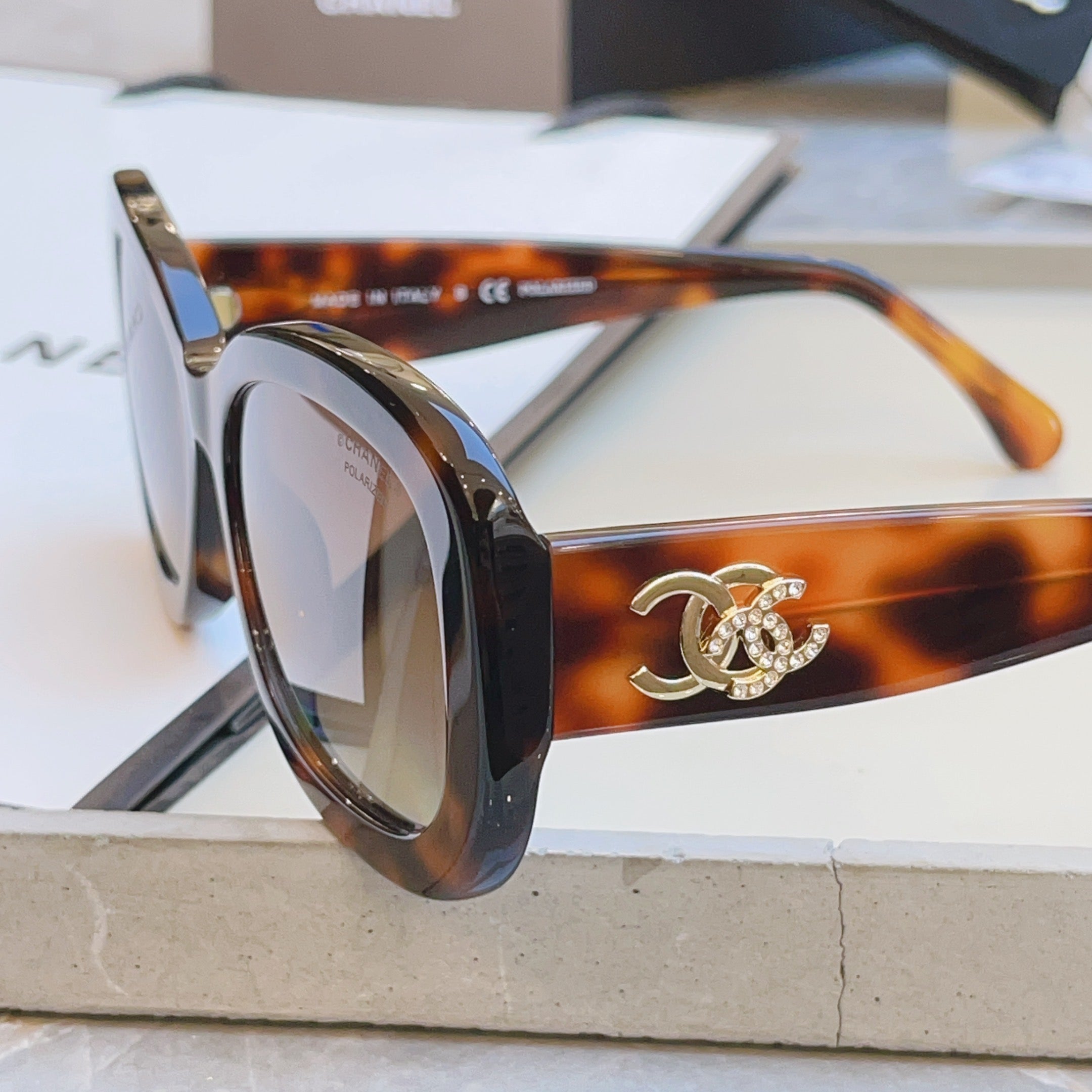Chanel CH5468-B-A Fashion Brown Lens Sunglasses for Men & Women - detail image 4