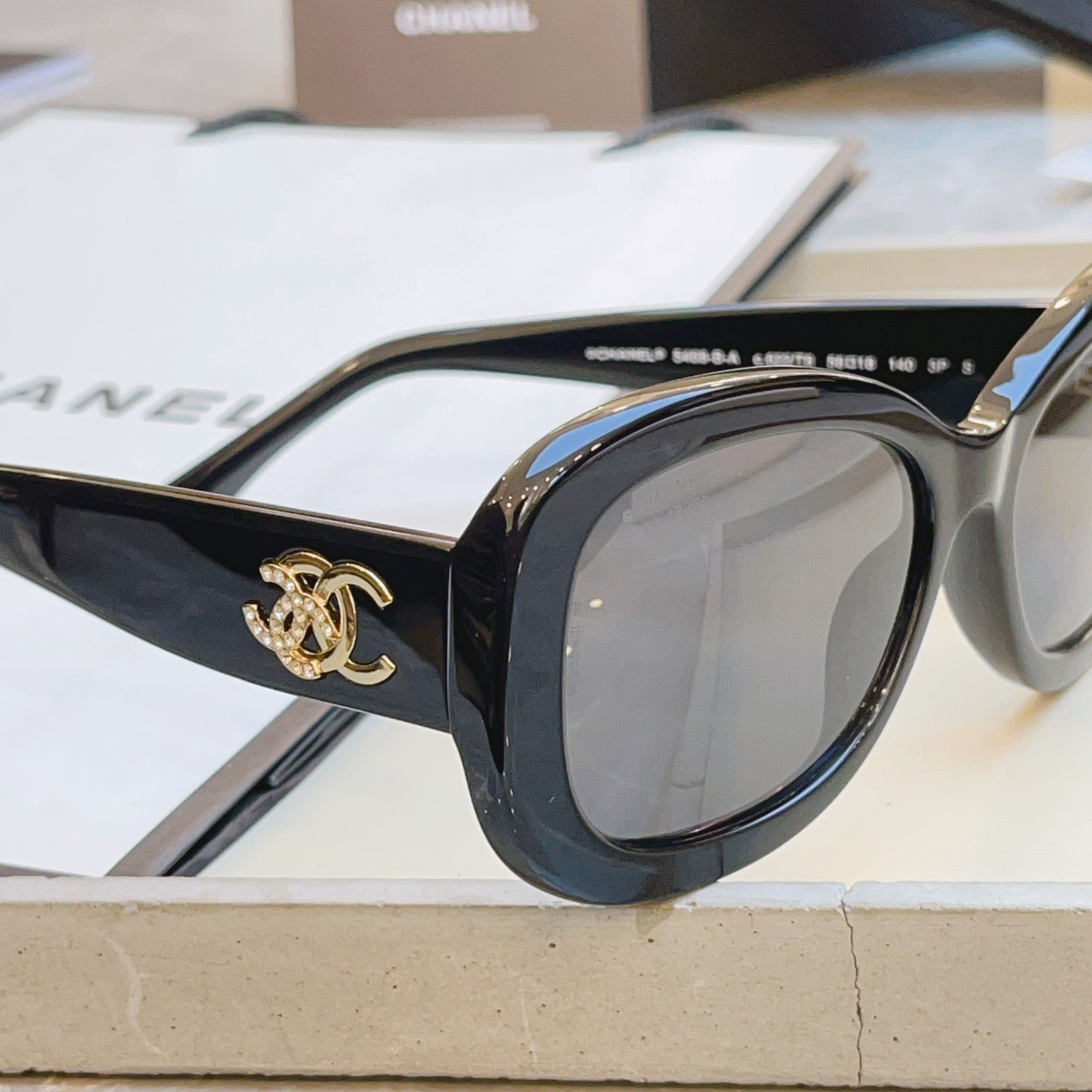 Chanel CH5468-B-A Fashion Black Lens Sunglasses for Men & Women - detail image 7
