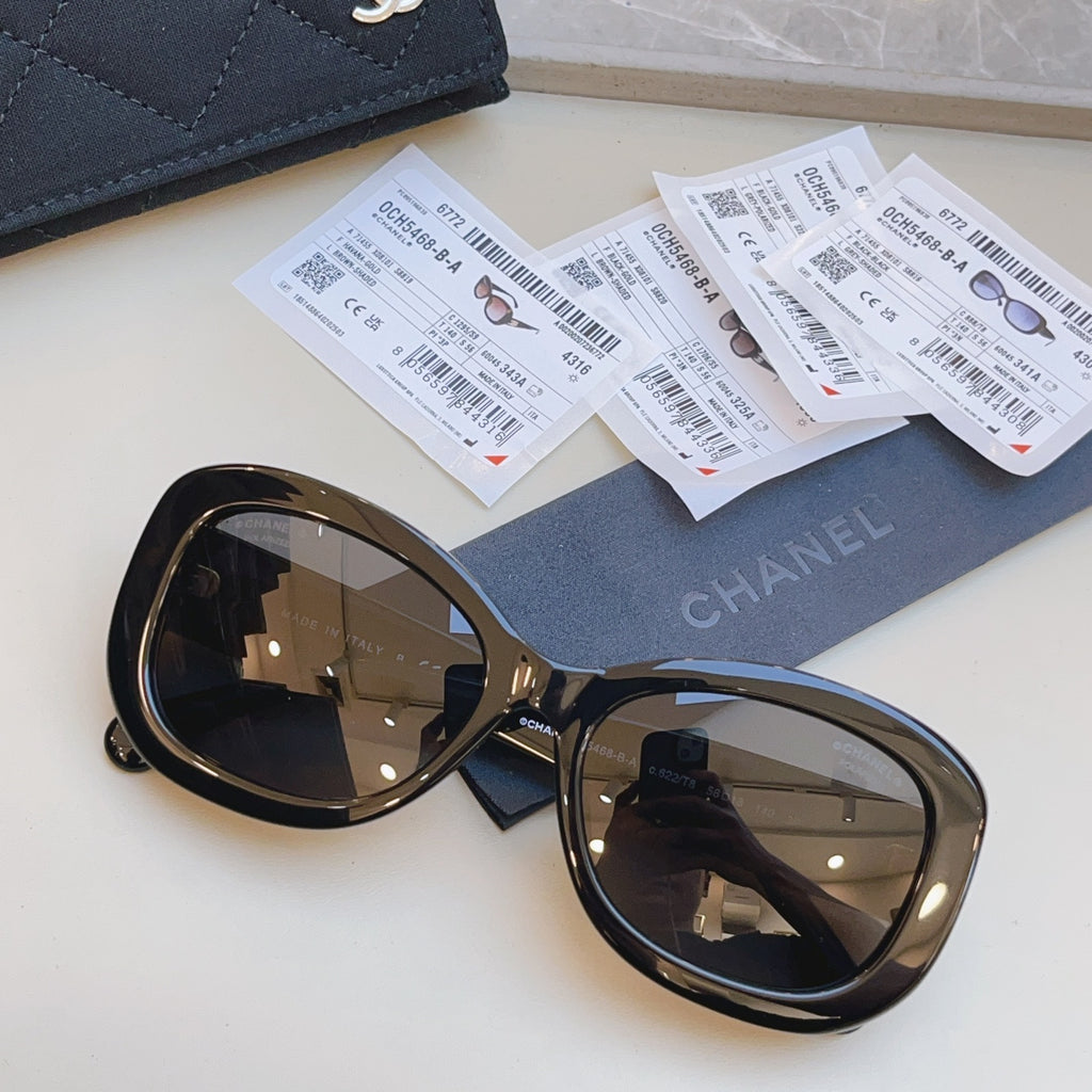 Chanel CH5468-B-A Fashion Black Lens Sunglasses for Men & Women - detail image 3