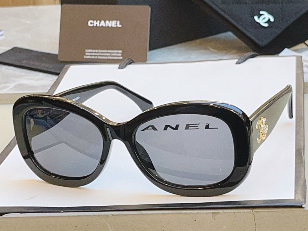 Chanel CH5468-B-A Fashion Black Lens Sunglasses for Men & Women - detail image 2