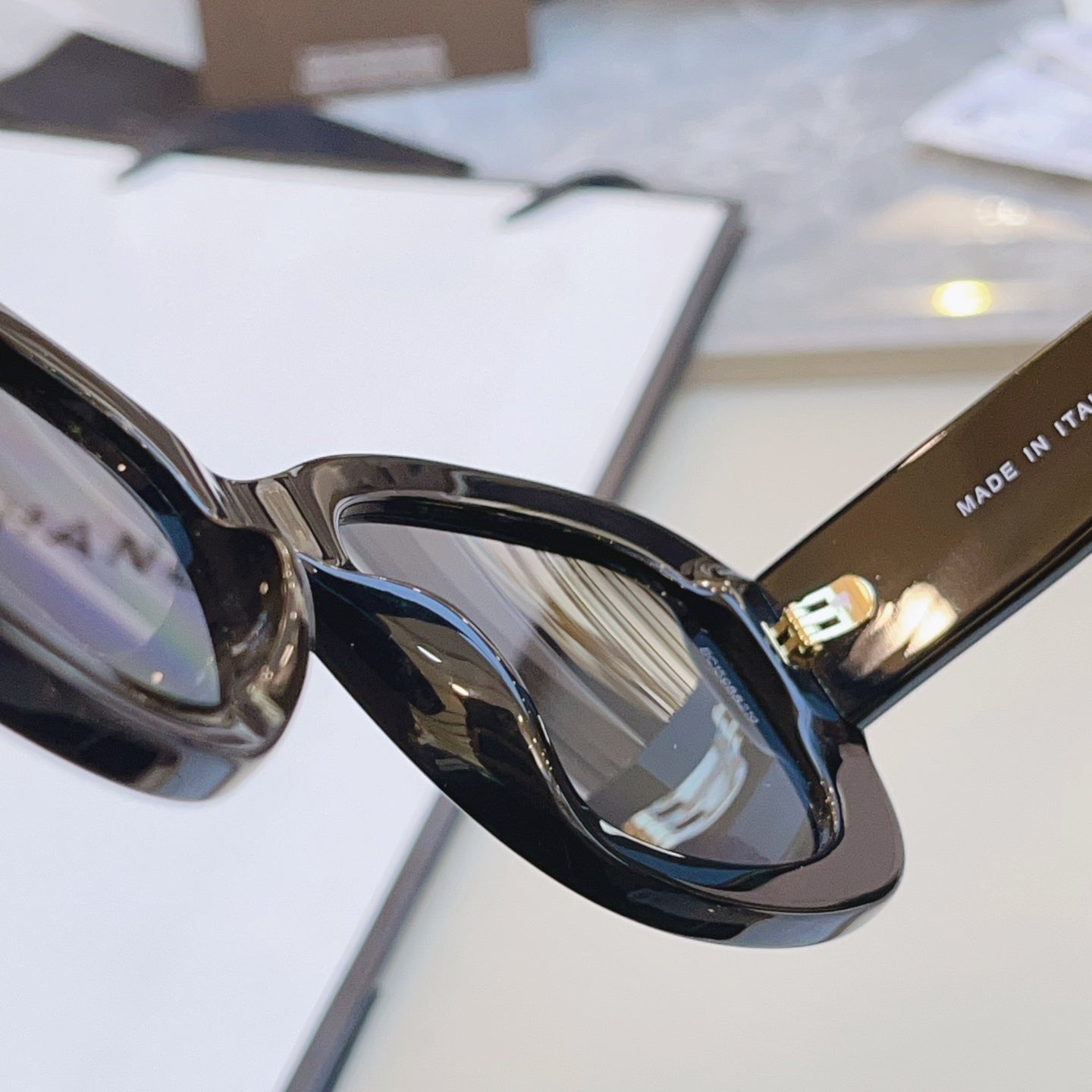 Chanel CH5468-B-A Fashion Black Lens Sunglasses for Men & Women - detail image 5