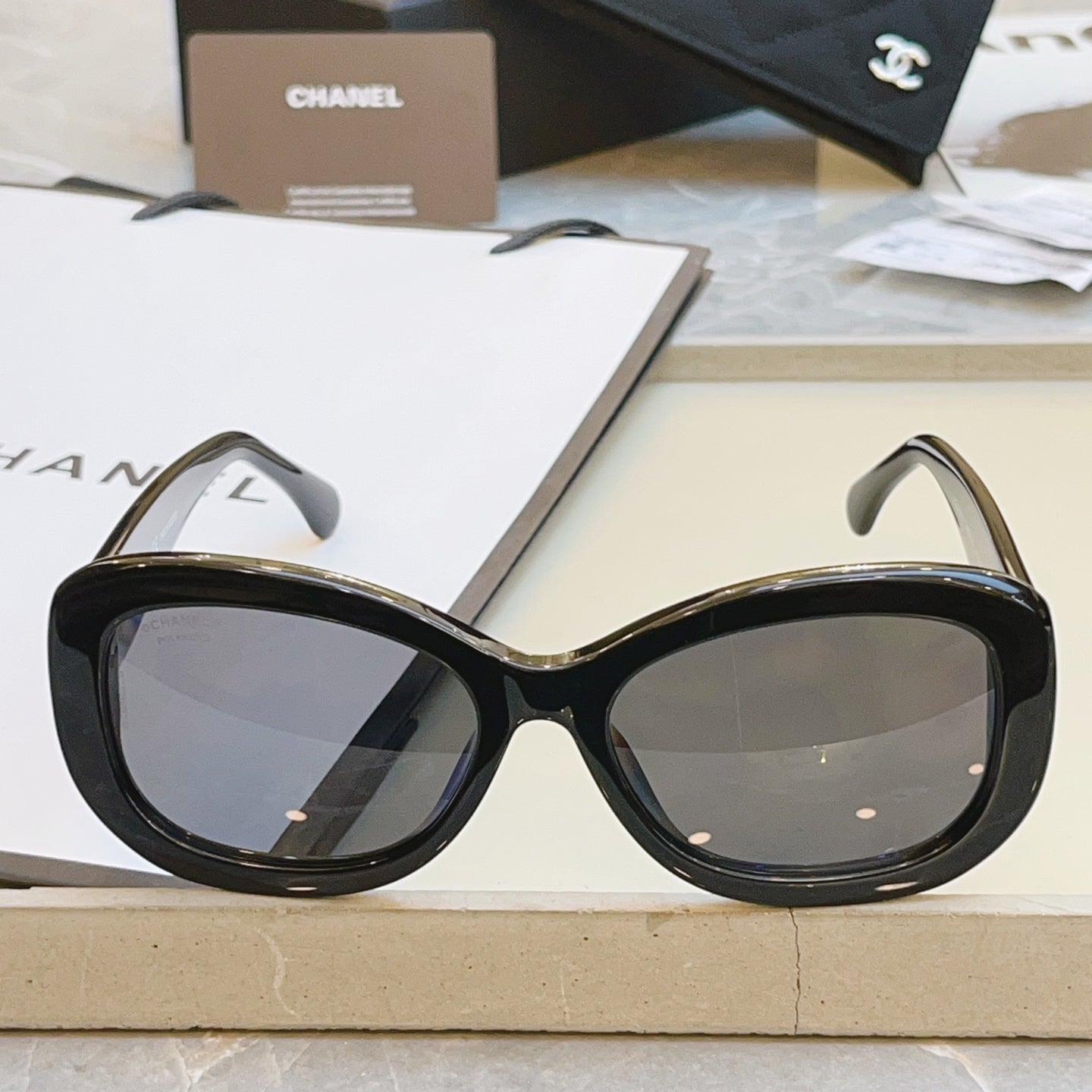 Chanel CH5468-B-A Fashion Black Lens Sunglasses for Men & Women - detail image 8