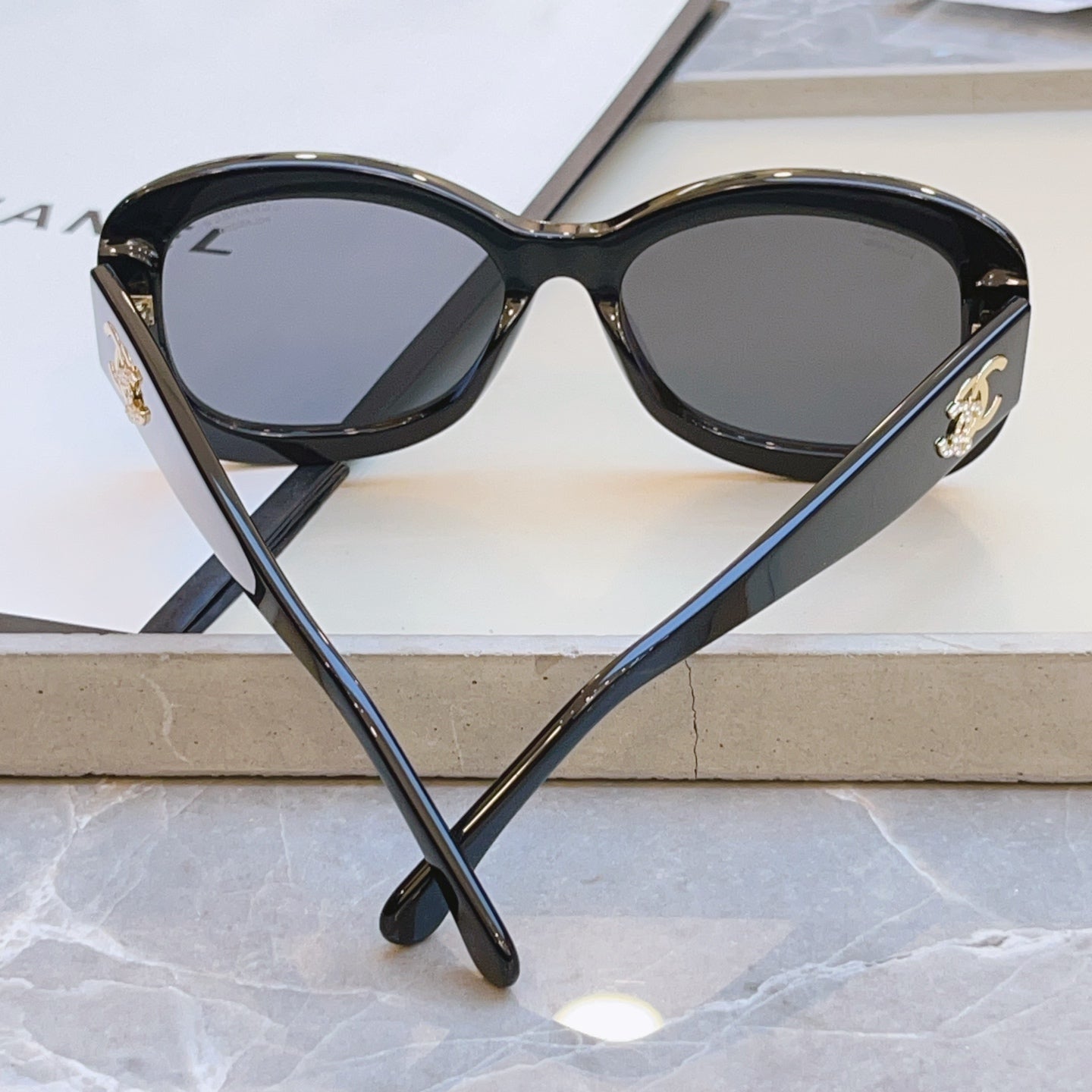 Chanel CH5468-B-A Fashion Black Lens Sunglasses for Men & Women - detail image 6