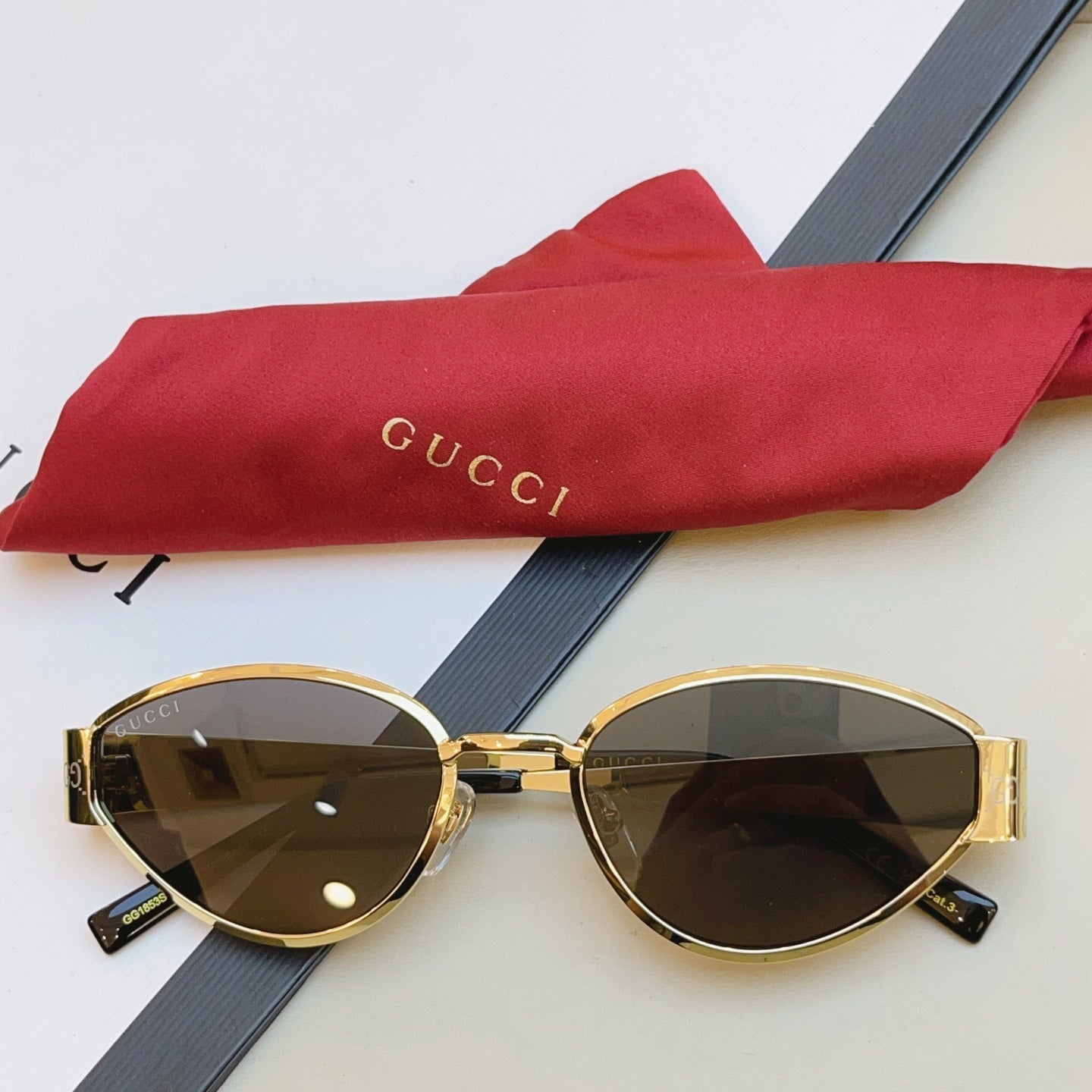 Gucci GG1853O Fashion Red Lens Sunglasses for Men & Women - detail image 5