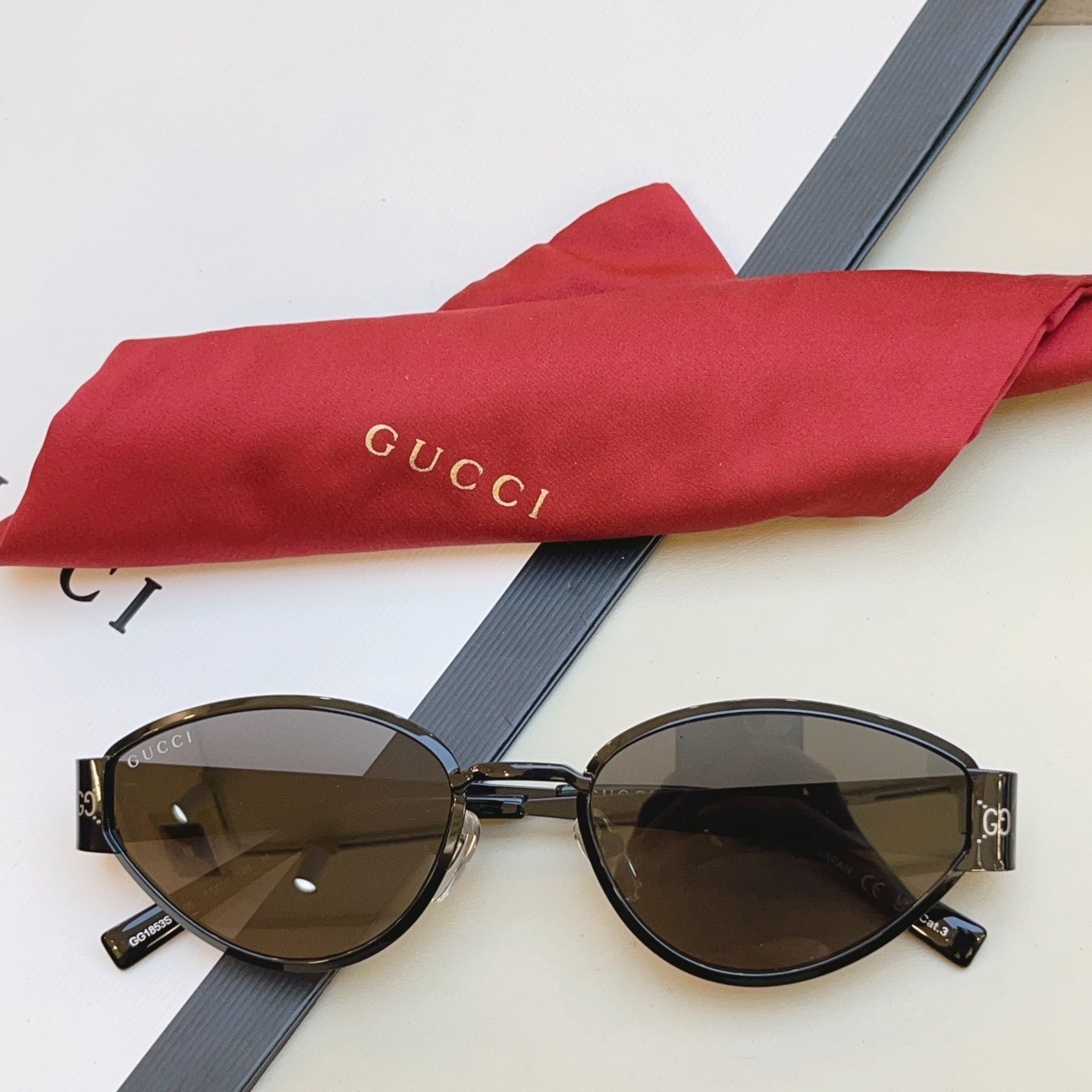 Gucci GG1853O Fashion Red Lens Sunglasses for Men & Women - detail image 3