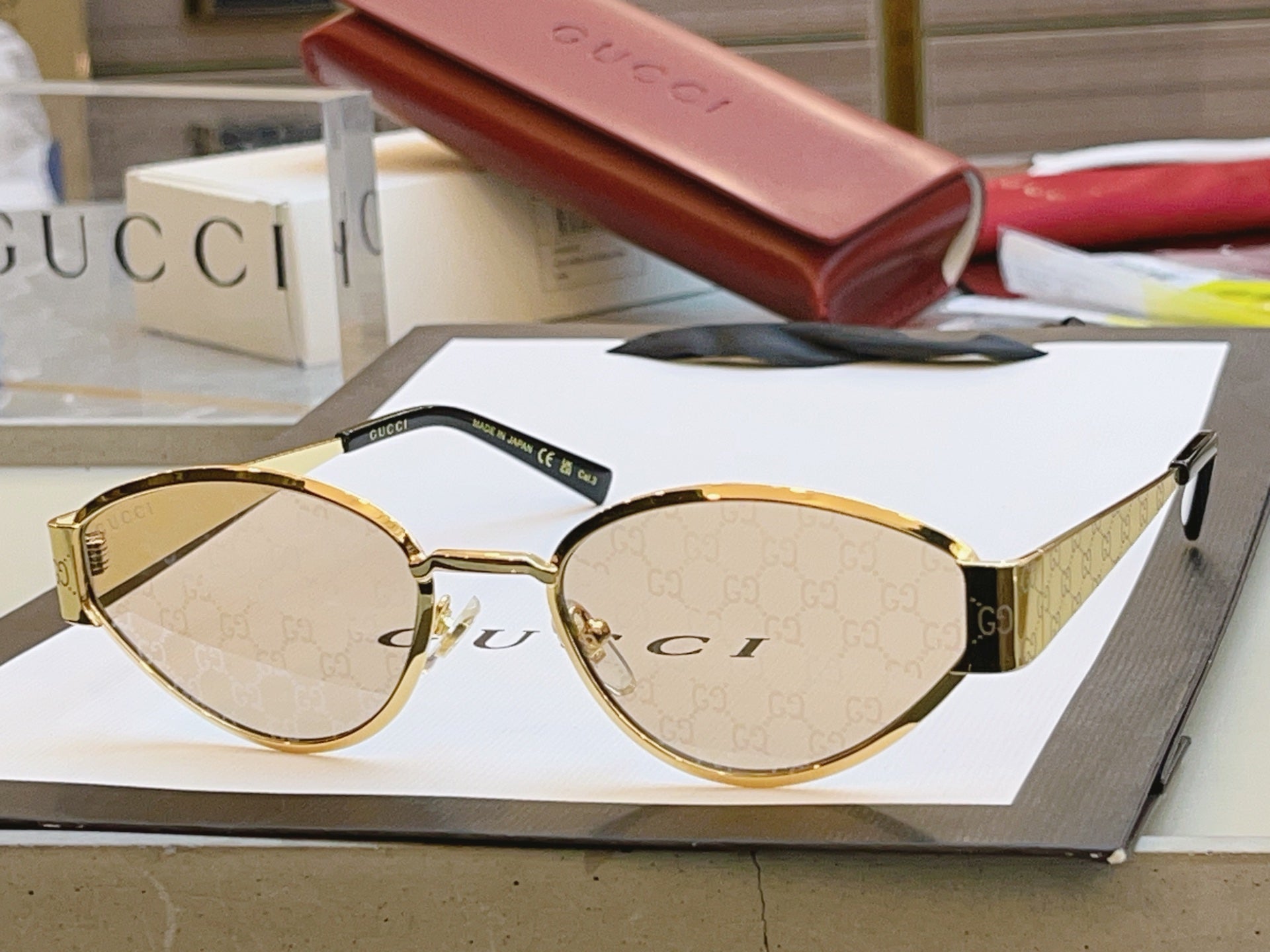 Gucci GG1853O Fashion Gray Lens Sunglasses for Men & Women - detail image 2