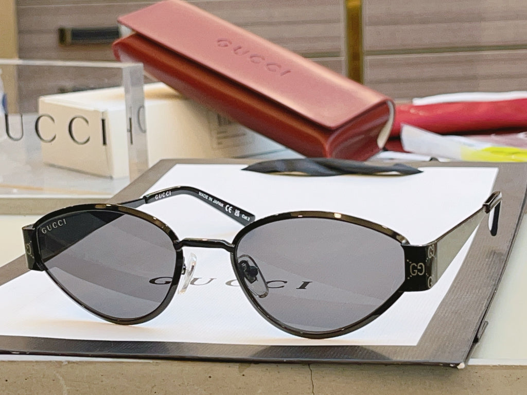 Gucci GG1853O Fashion Gray Lens Sunglasses for Men & Women - detail image 4