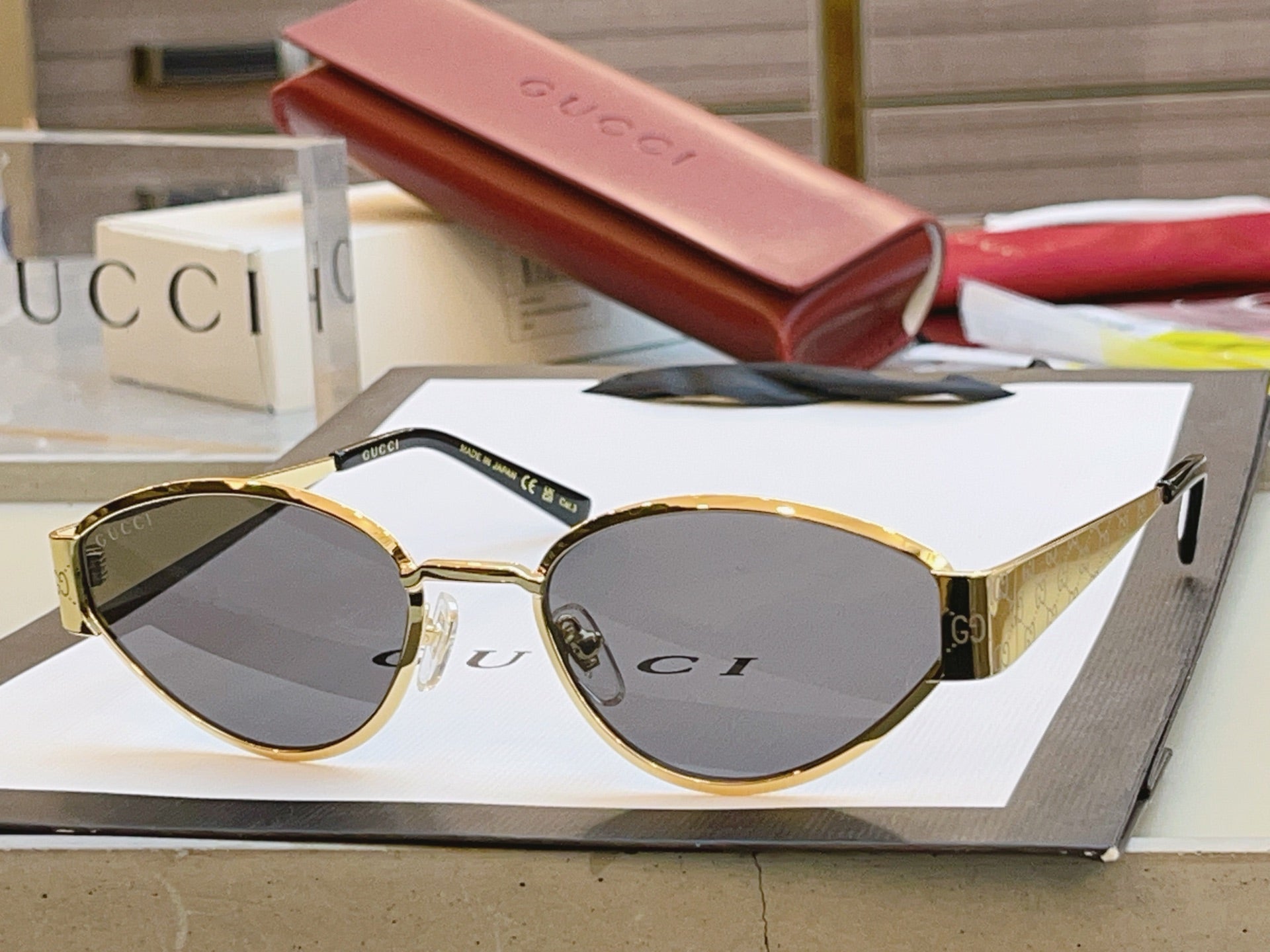 Gucci GG1853O Fashion Gray Lens Sunglasses for Men & Women - detail image 3