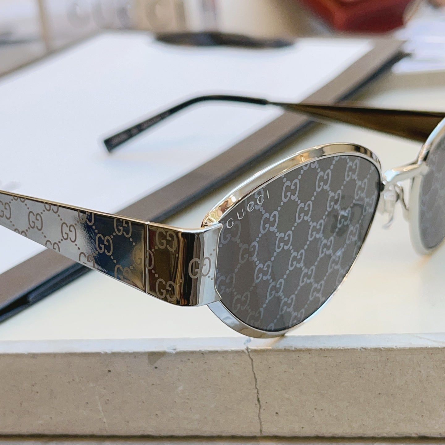 Gucci GG1853O Fashion Gray Lens Sunglasses for Men & Women - detail image 6