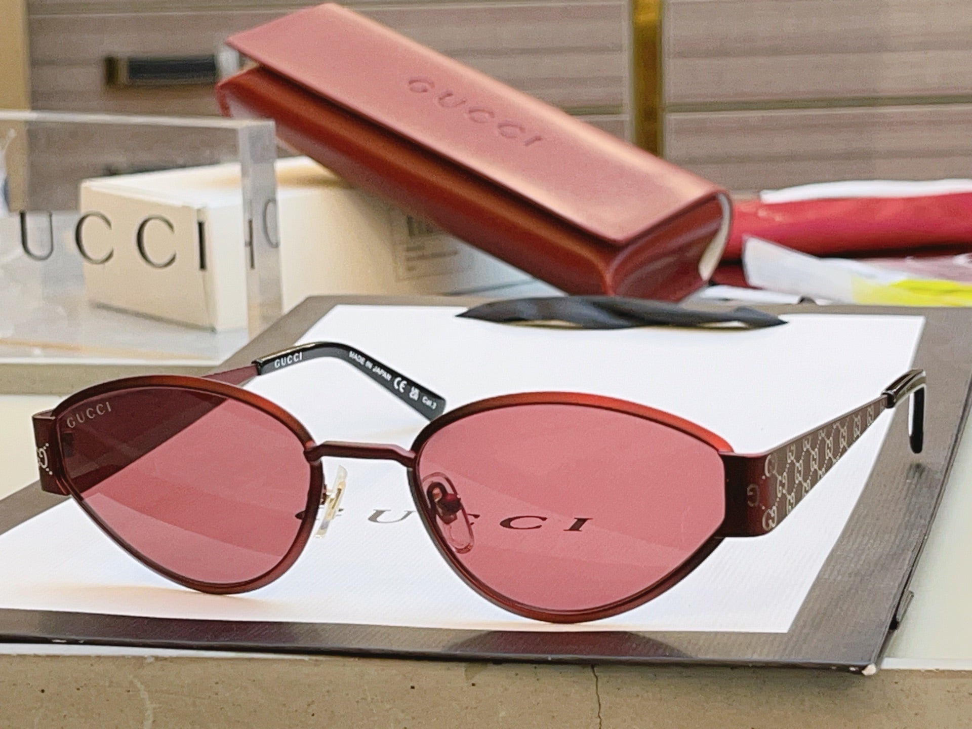 Gucci GG1853O Fashion Gray Lens Sunglasses for Men & Women - detail image 5