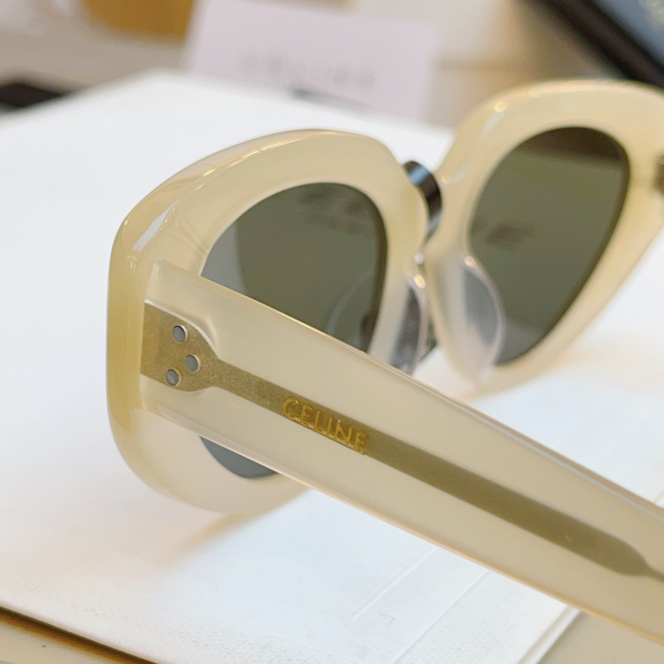 Celine CL40286I Fashion Gold Lens Sunglasses for Men & Women - detail image 8