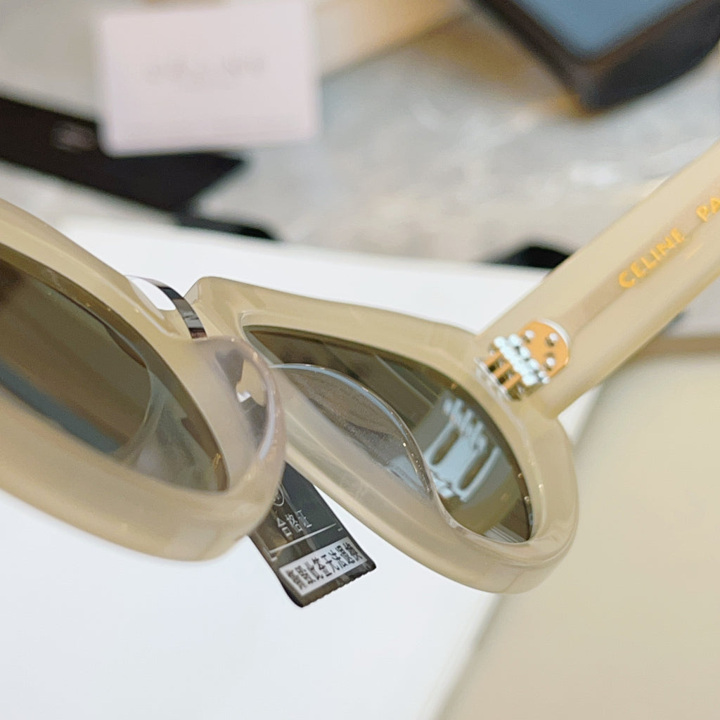 Celine CL40286I Fashion Gold Lens Sunglasses for Men & Women - detail image 6
