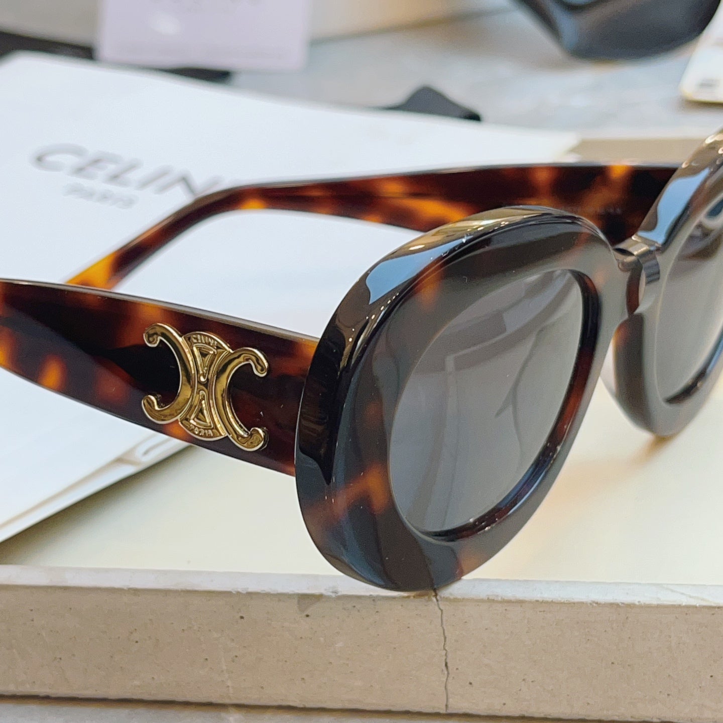 Celine CL40312U Fashion Black Lens Sunglasses for Men & Women - 382545 - detail image 7