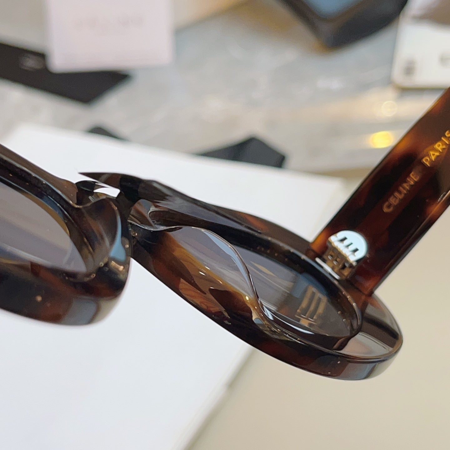 Celine CL40312U Fashion Black Lens Sunglasses for Men & Women - 382545 - detail image 4