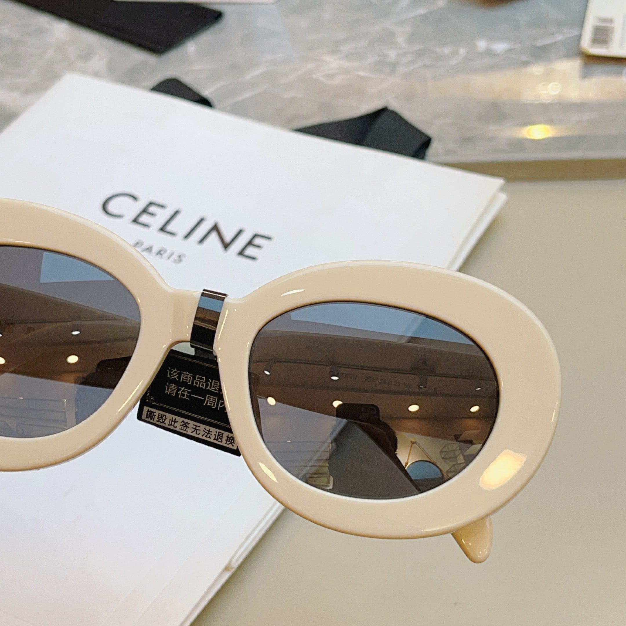 Celine CL40312U Fashion Brown Lens Sunglasses for Men & Women - detail image 3