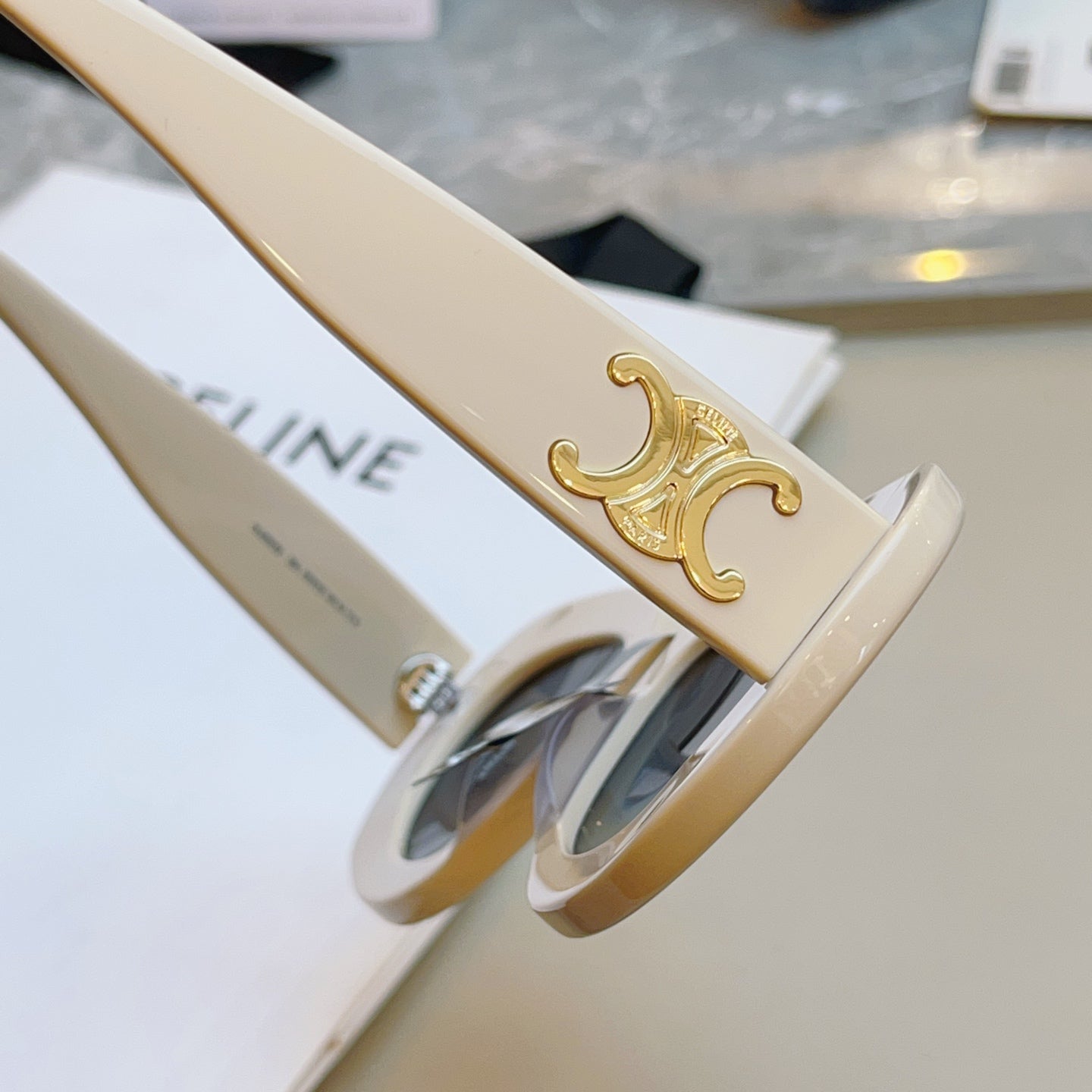 Celine CL40312U Fashion Brown Lens Sunglasses for Men & Women - detail image 8