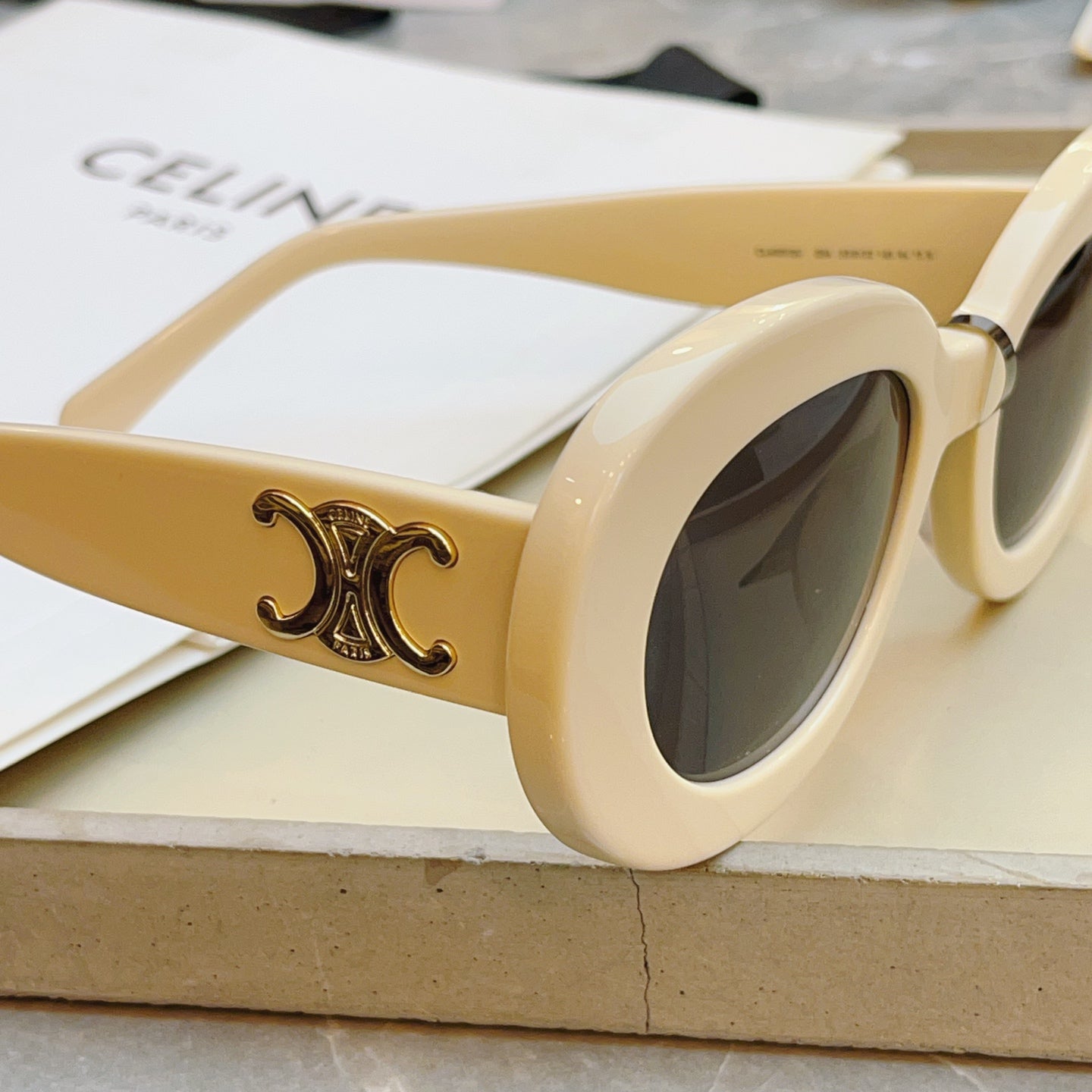 Celine CL40312U Fashion Brown Lens Sunglasses for Men & Women - detail image 7