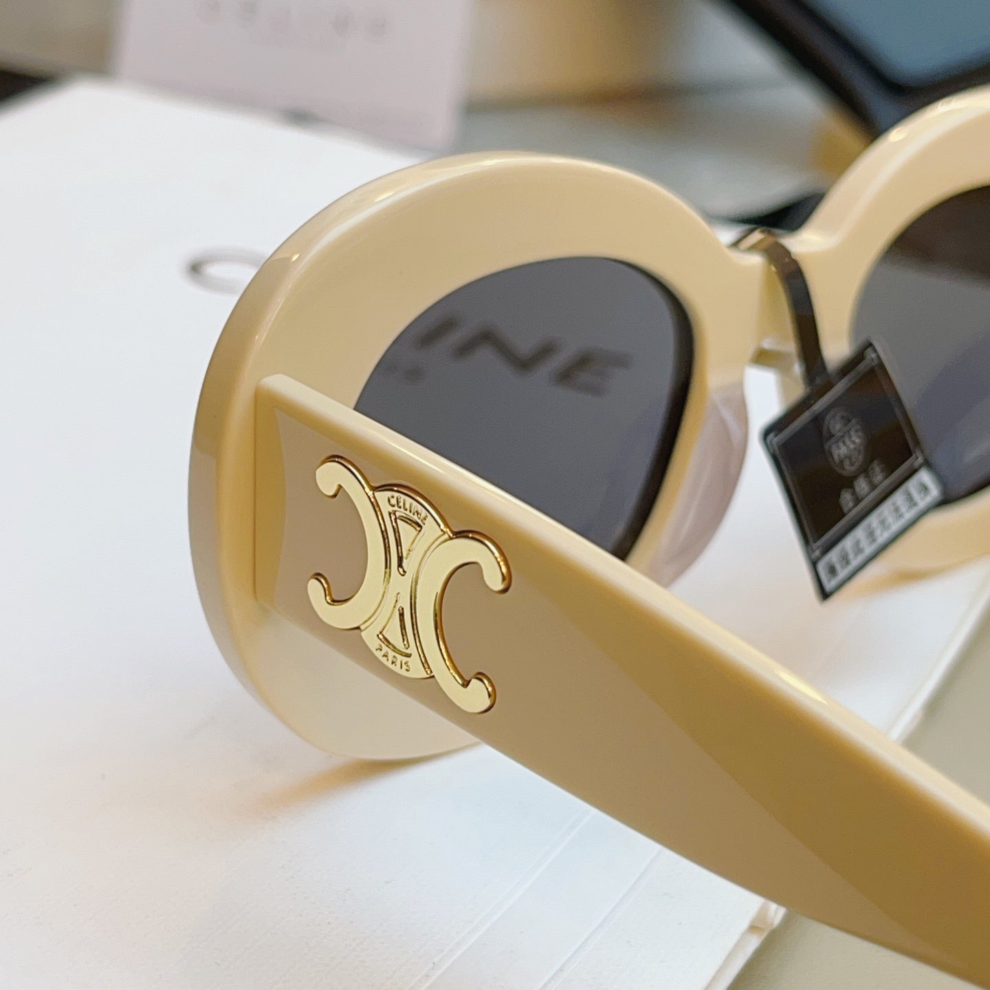 Celine CL40312U Fashion Brown Lens Sunglasses for Men & Women - detail image 5