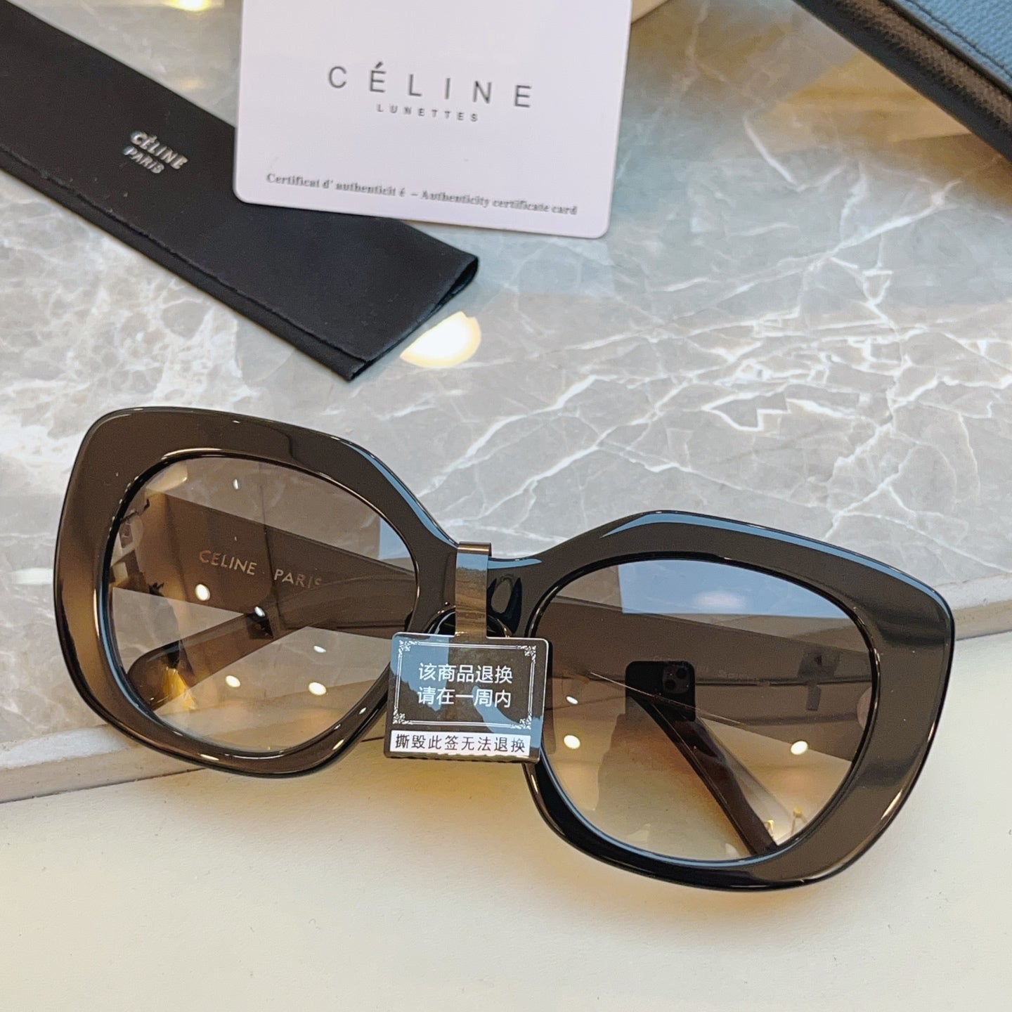 Celine CL40226U Fashion Black Lens Sunglasses for Men & Women - 382541 - detail image 3