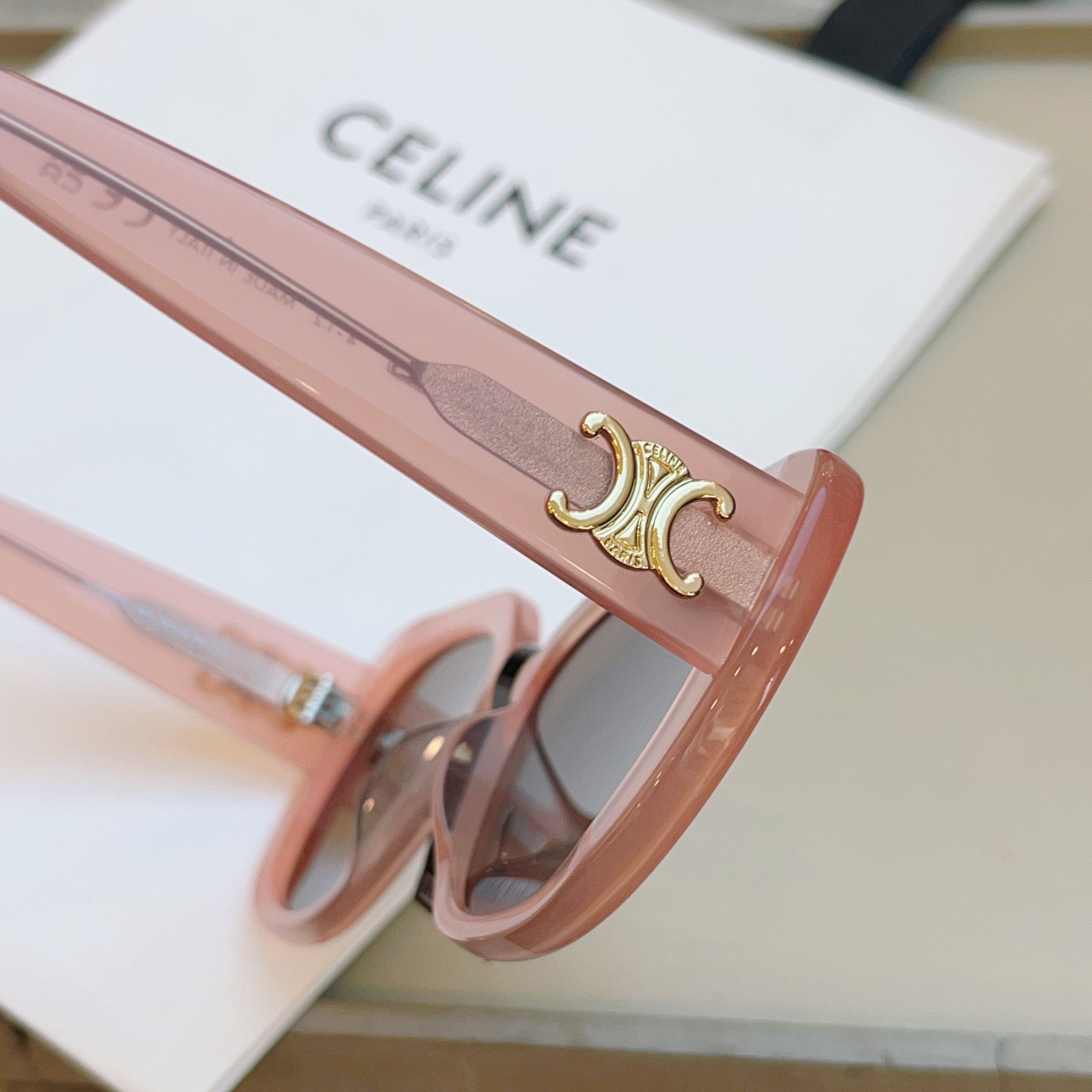 Celine CL40226U Fashion Red Lens Sunglasses for Men & Women - 382538 - detail image 9