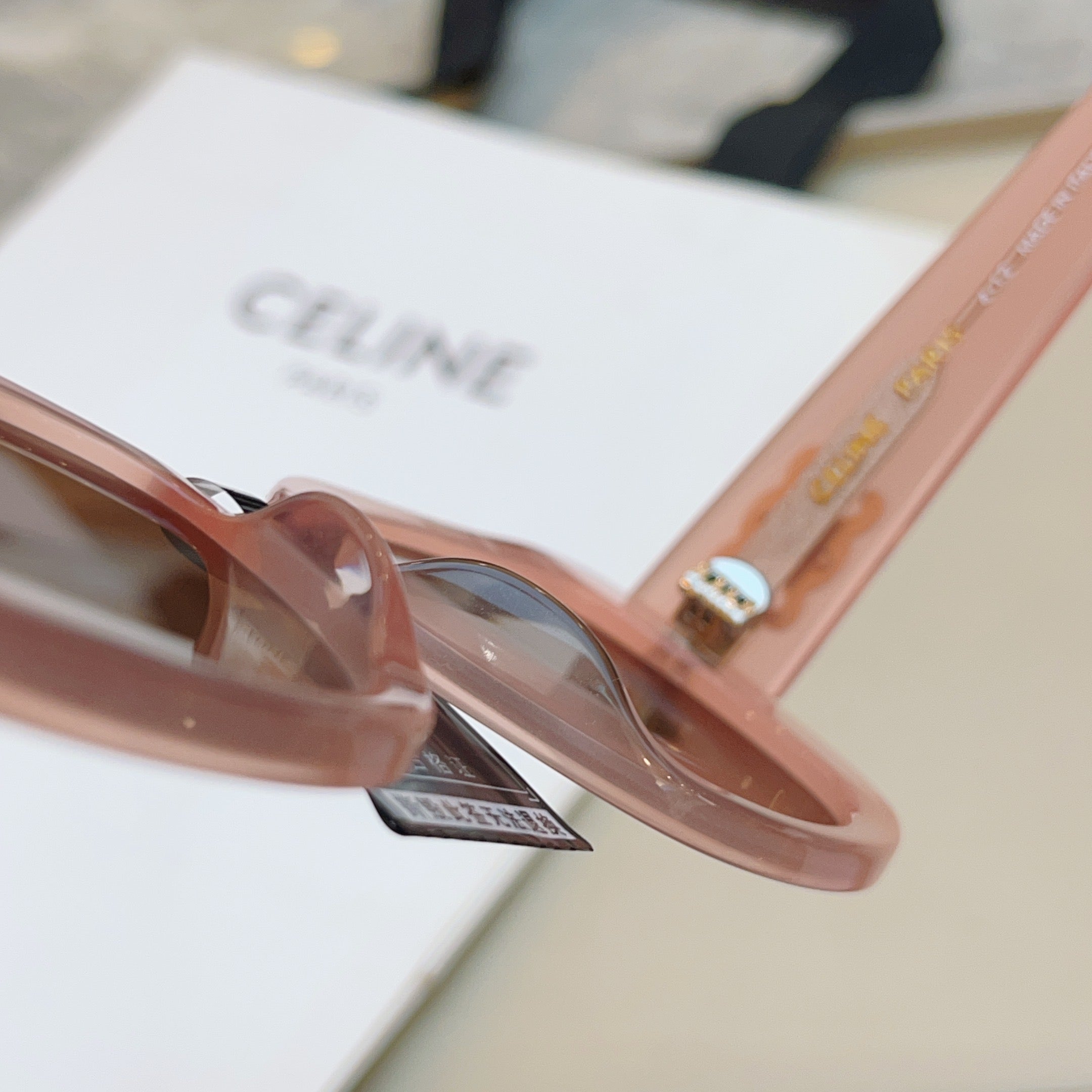Celine CL40226U Fashion Red Lens Sunglasses for Men & Women - 382538 - detail image 5